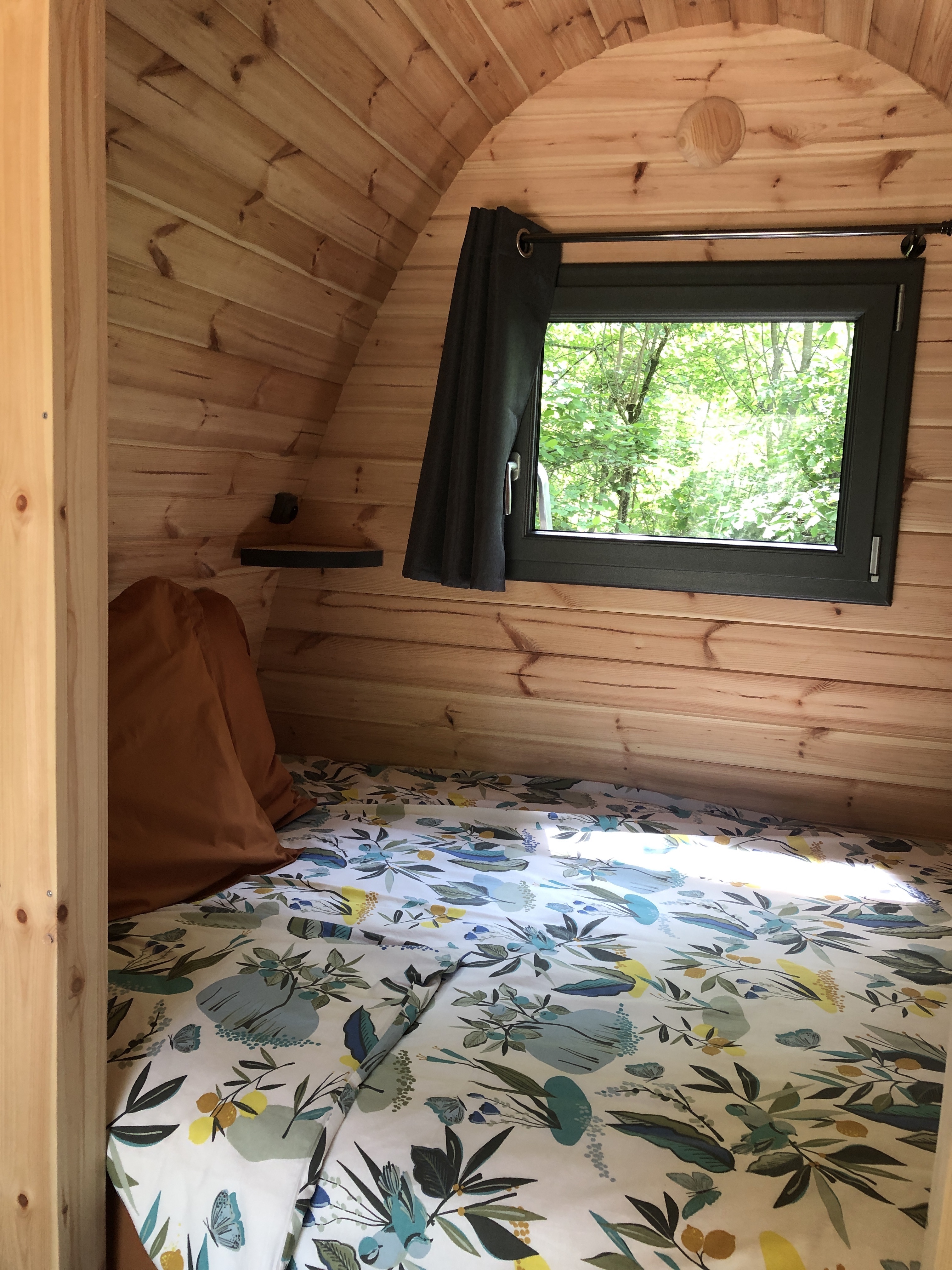 Cabane sous les châtaigniers — Nuit cocooning en Ardèche à Saint-Étienne-de-Boulogne — salle de bain