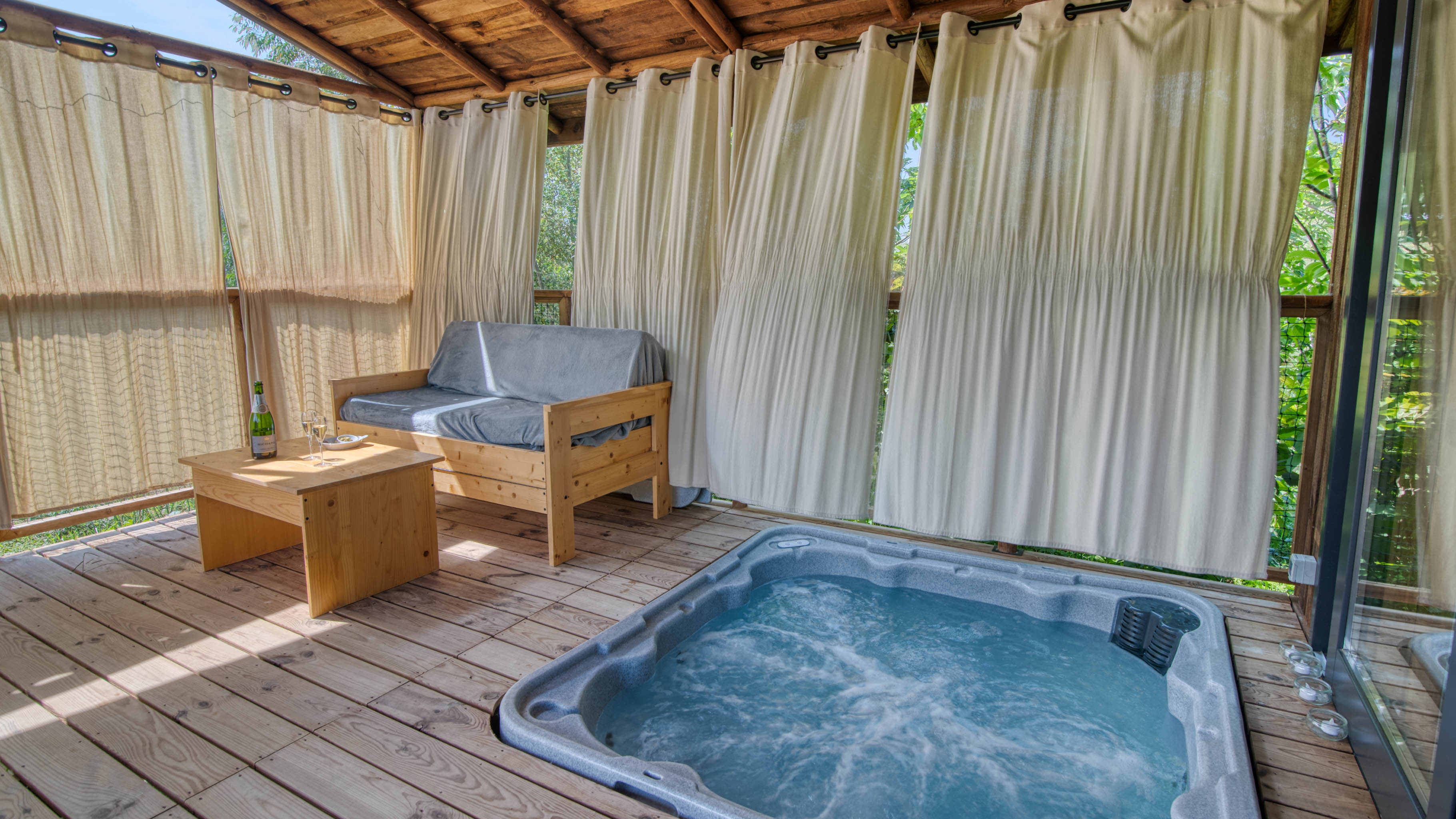 Cabane Miel et Coton : une évasion sensorielle en pleine nature à Villarzel Du Razès — vue depuis la terrasse