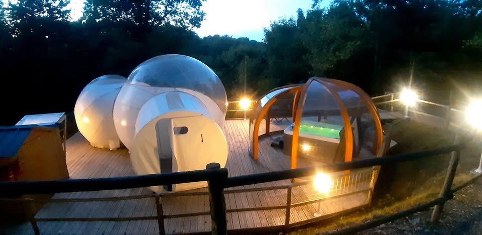 Bulle Camille & Spa — Nuit romantique avec jacuzzi à Calvados à Noues de Sienne — espace de vie