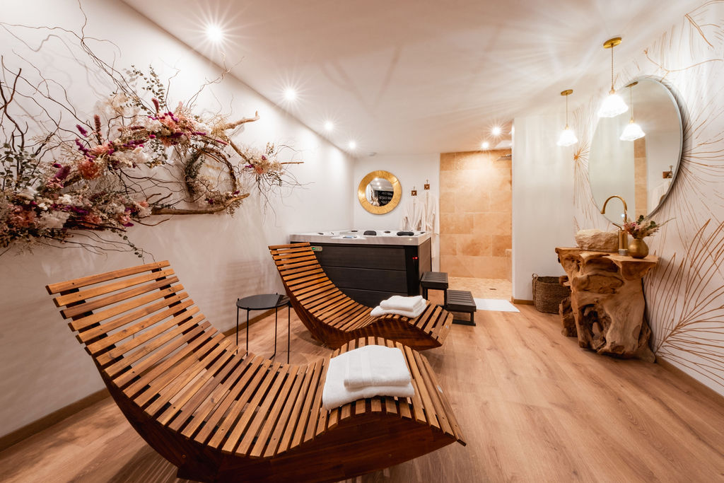 Suite romantique Viens on s'aime — Évasion avec spa à Loir-et-Cher à Tour-en-Sologne — vue intérieure