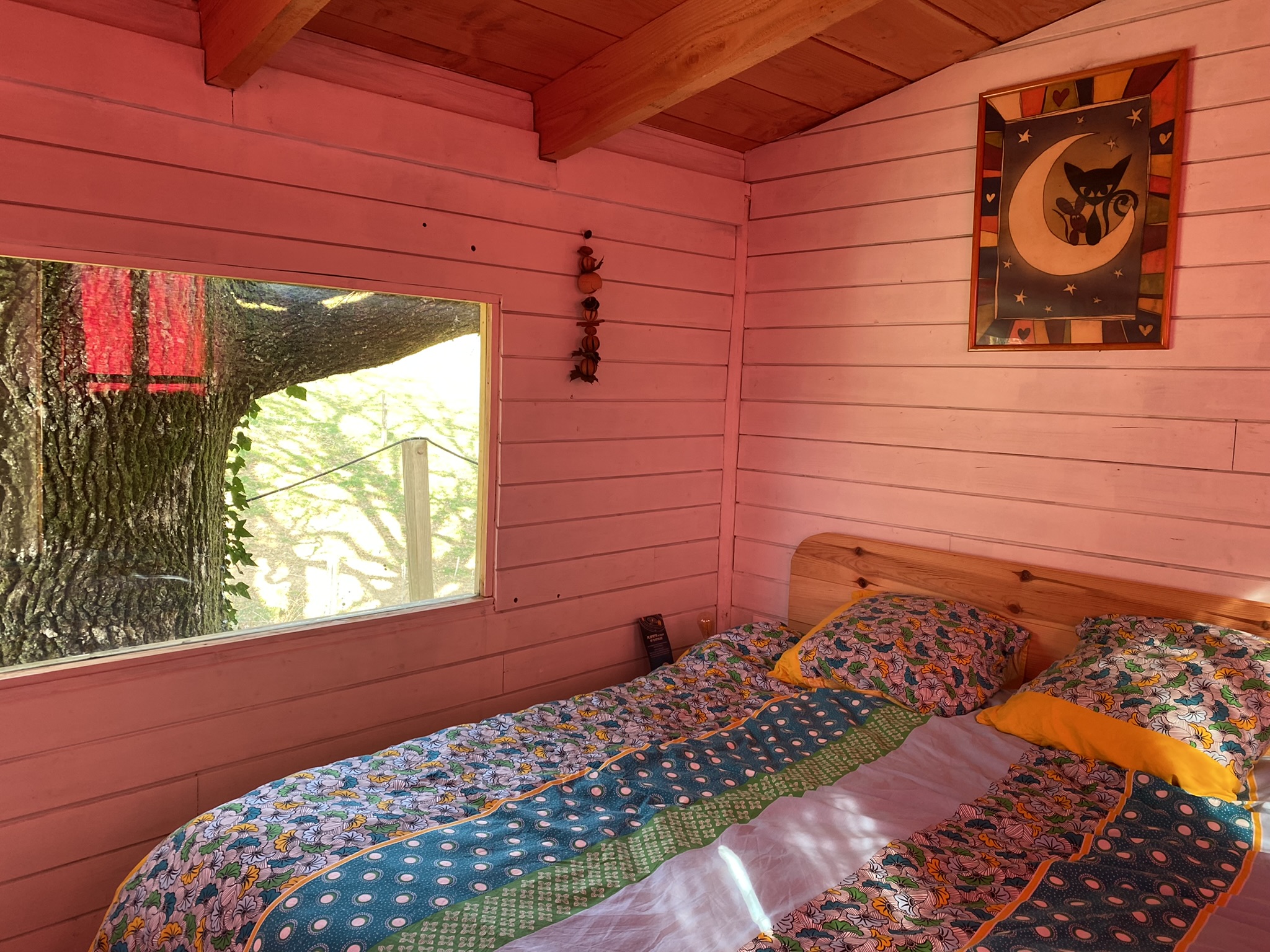 La Cabane dans le chêne tricentenaire — Cabane dans les arbres avec spa en Corrèze à Brive-la-Gaillarde — vue intérieure