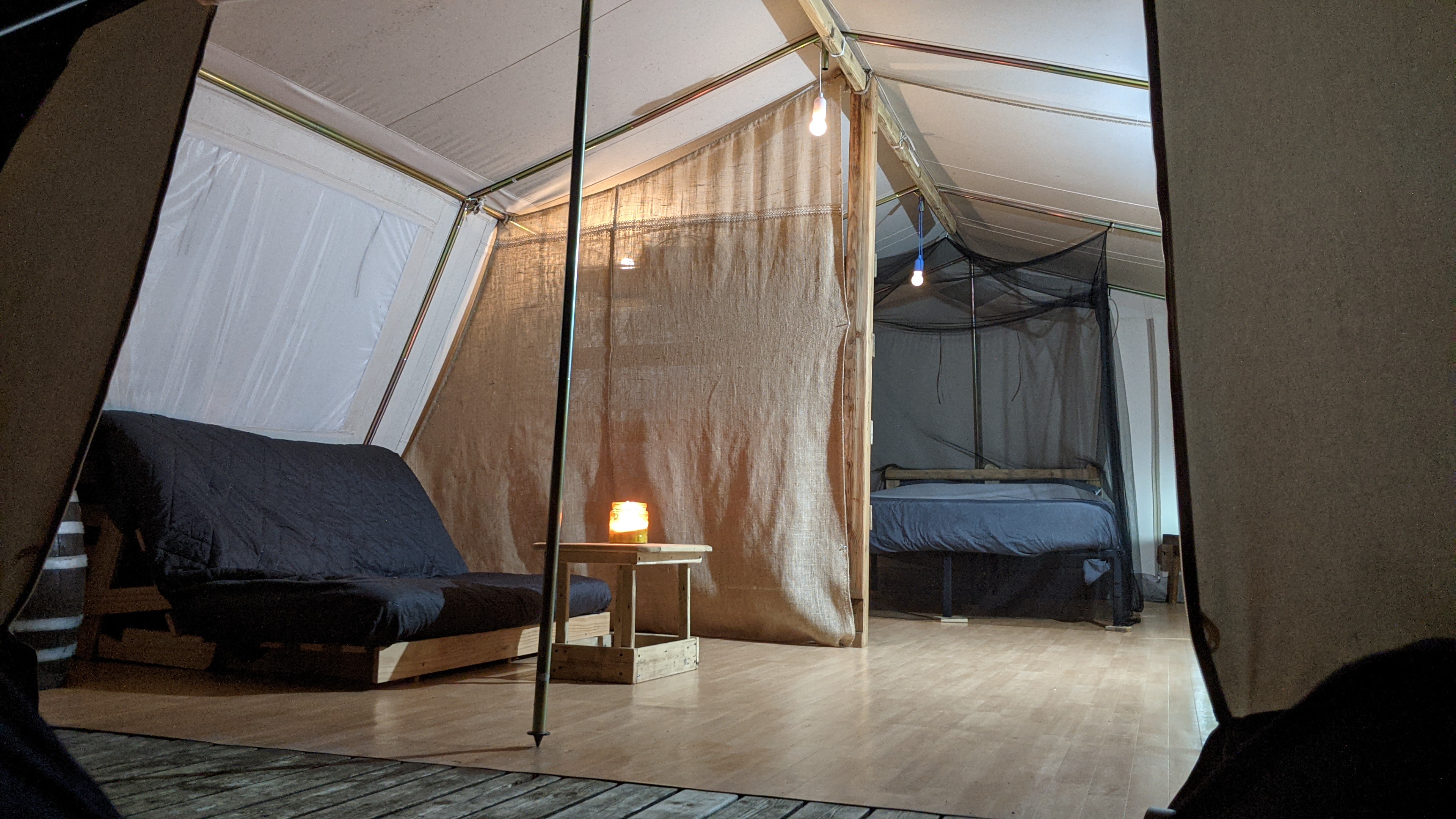 Espace TULIPA — Tente avec spa à Lot à Saint-Cirgues — vue intérieure