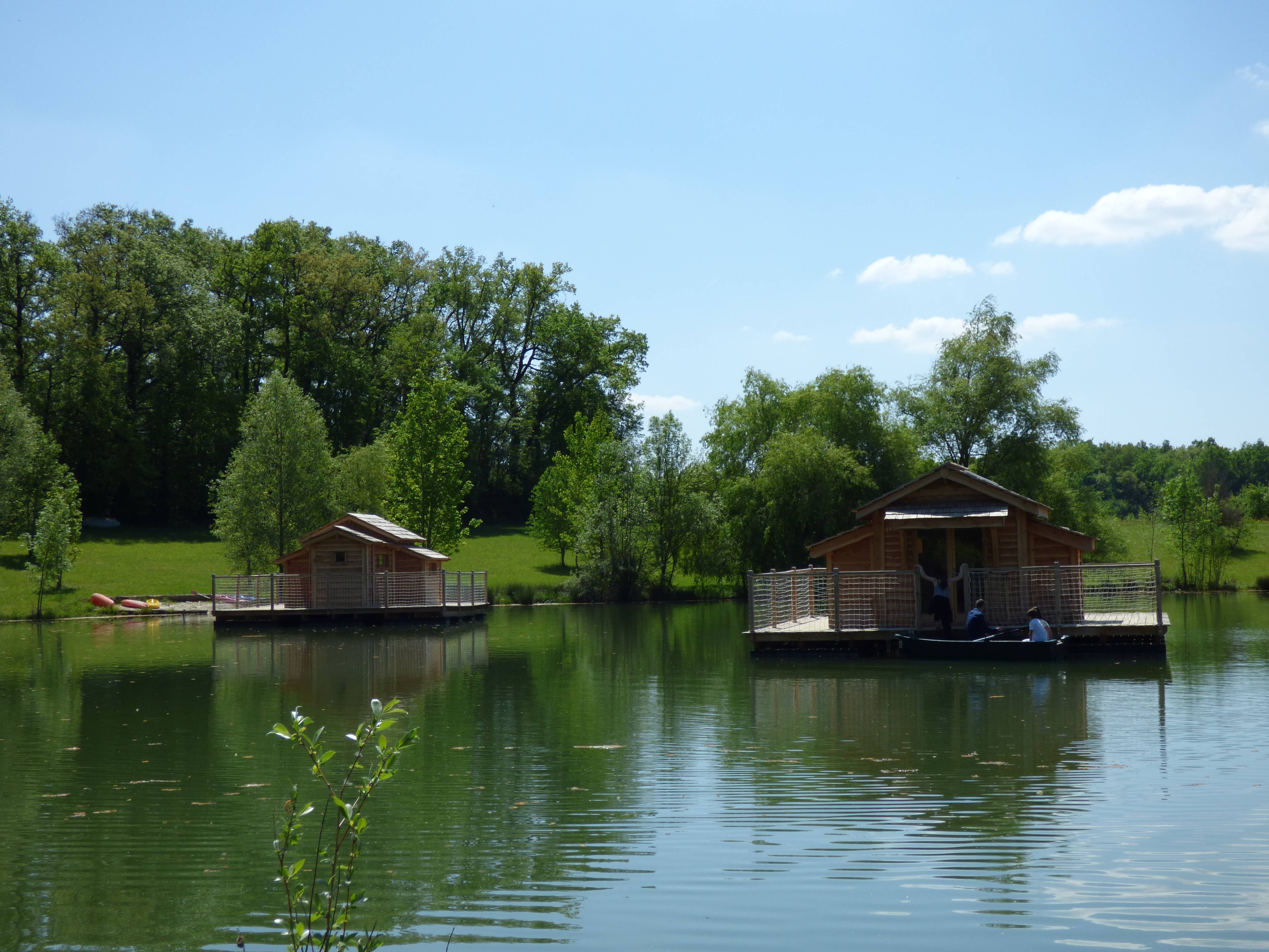 Cabane de la Plage : une évasion aquatique en Aquitaine à Douzains — environnement naturel