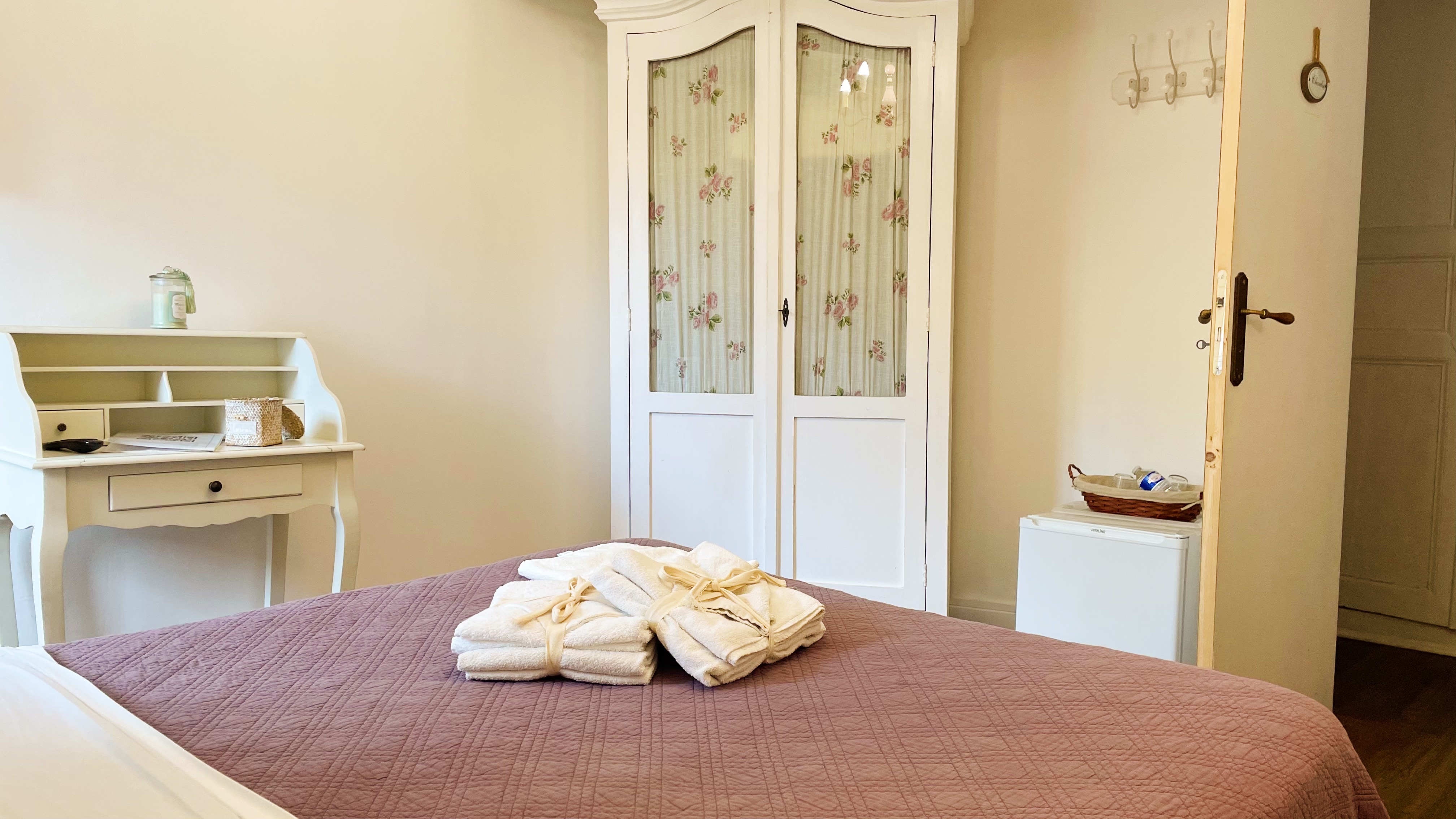 Chambre Lilas — Séjour cocooning avec spa à Dordogne à Alles-sur-Dordogne — détail architectural
