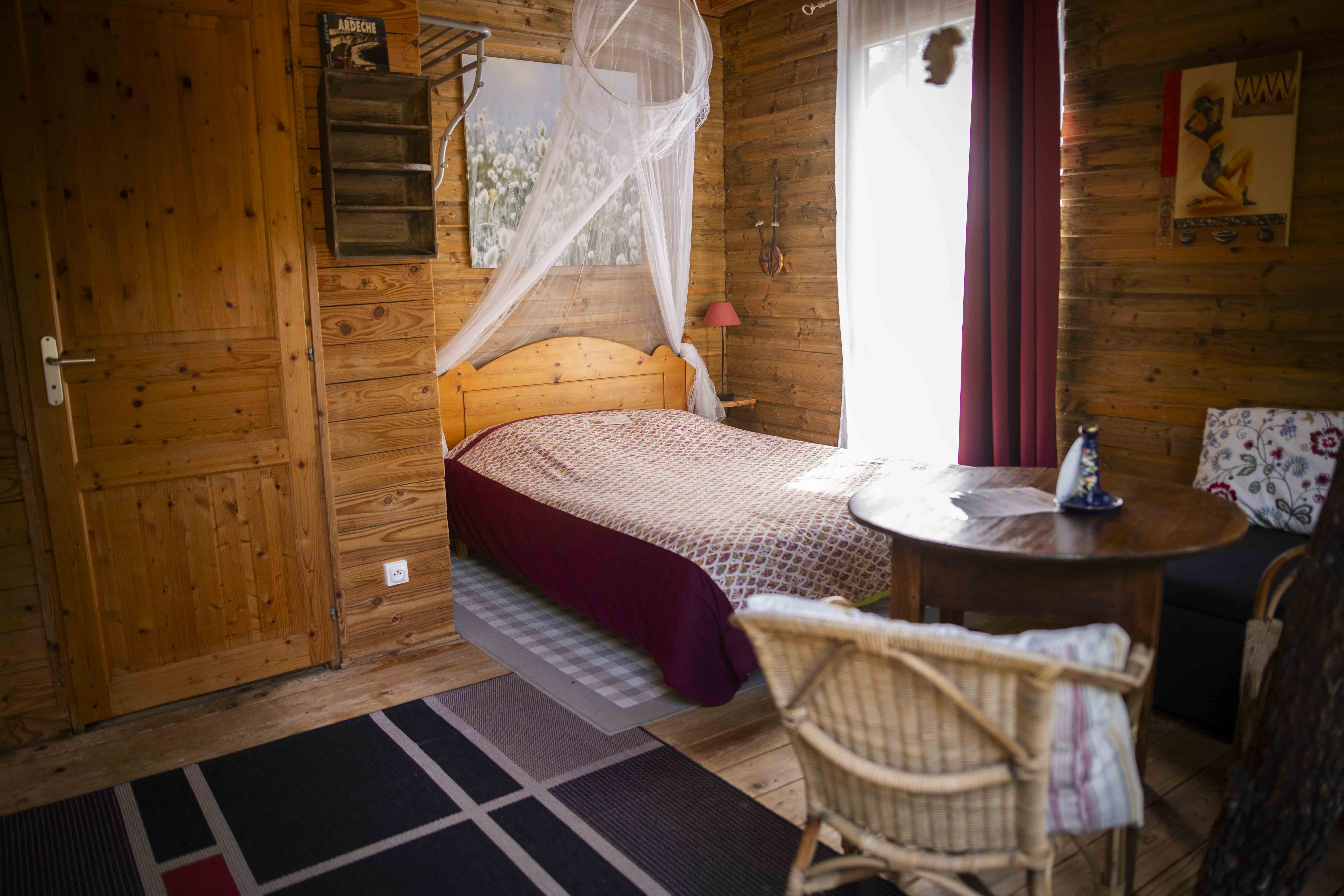 La cabane des Ecureuils Amoureux : une échappée en hauteur à Barjac — cuisine