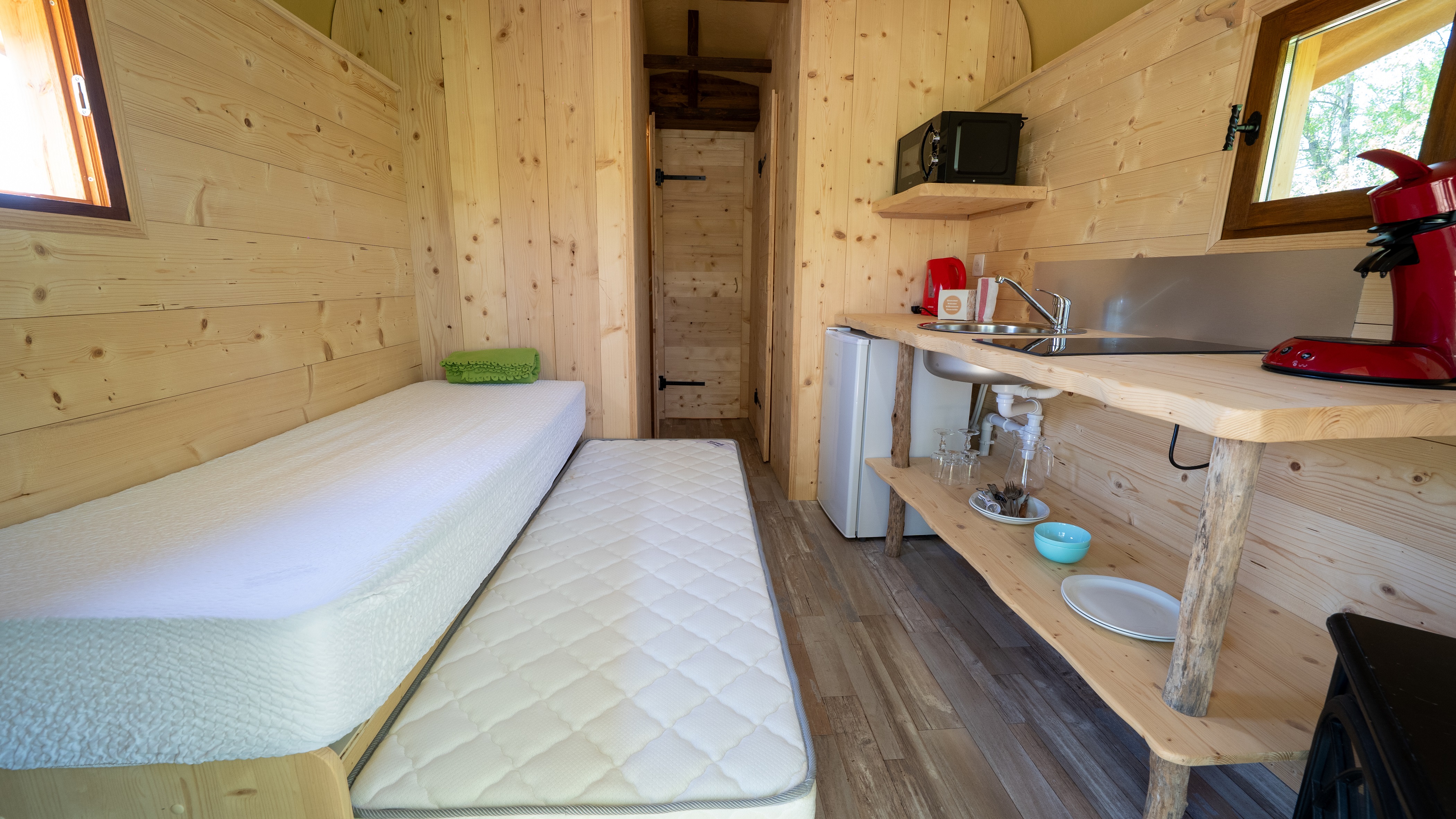 Cabane de Vendredi : une évasion en pleine nature à Bar Sur Aube — chambre