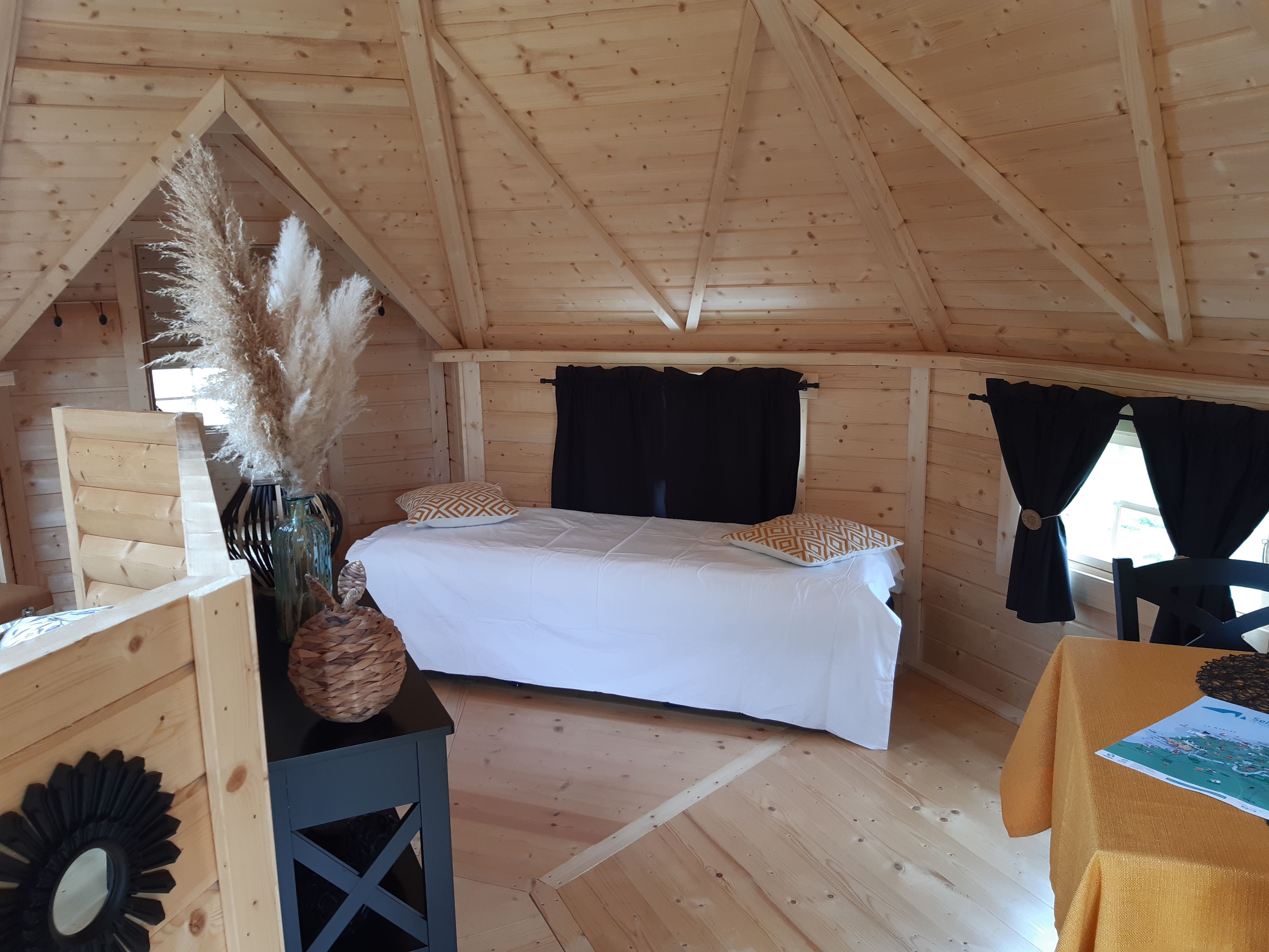 Kota 'vue étoilée' — Nuit insolite avec spa à Seine-Maritime à Rouen — espace de vie