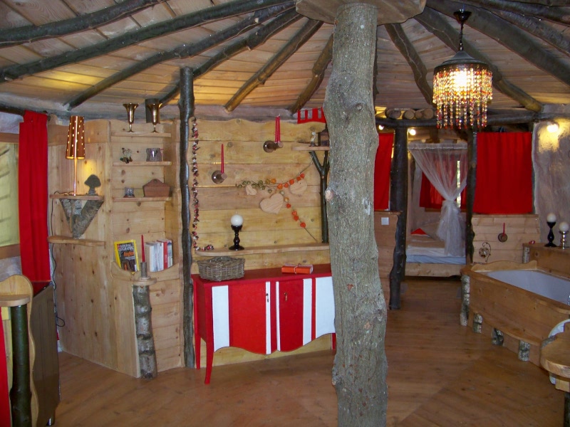 La cachette de Bilbo : une maison de hobbit au cœur de la Picardie à Fere En Tardenois — vue intérieure