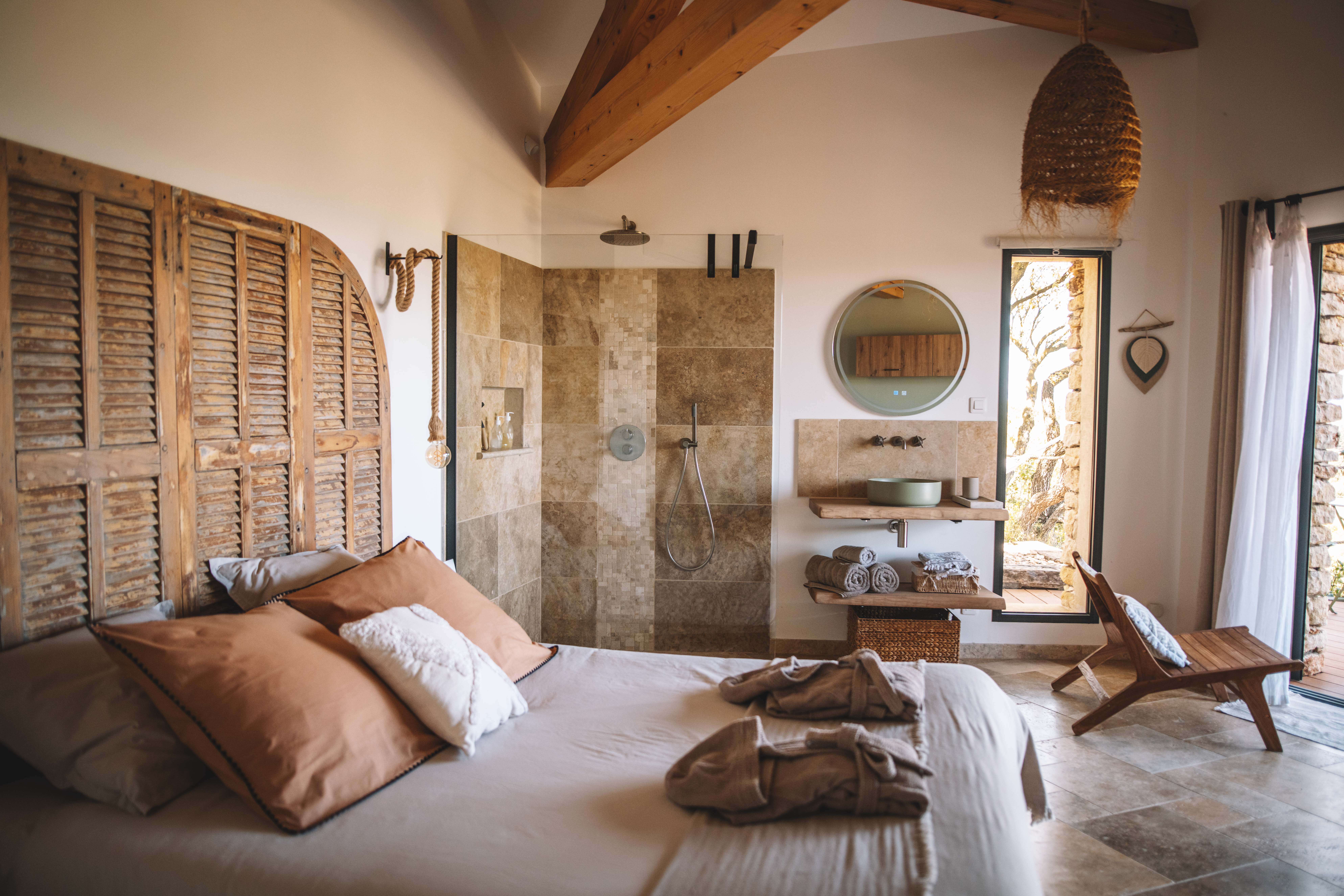 LE CABANON 2.42 — Cabanon avec spa et vue imprenable à Vaucluse à Fontaine-de-Vaucluse — salle de bain