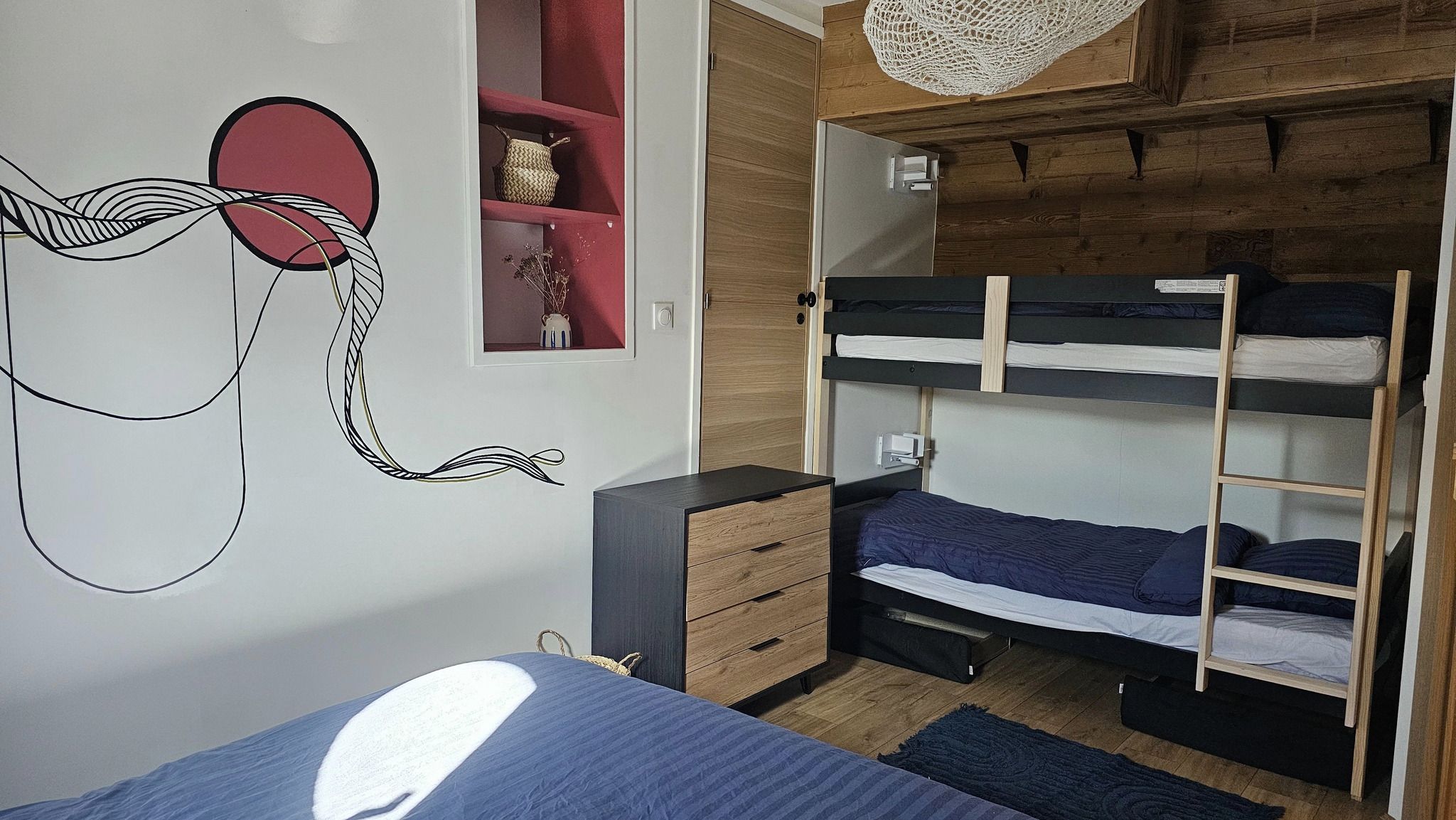La Péniche Mathurin — Séjour relaxant avec spa à Pas-de-Calais à Béthune — détail architectural