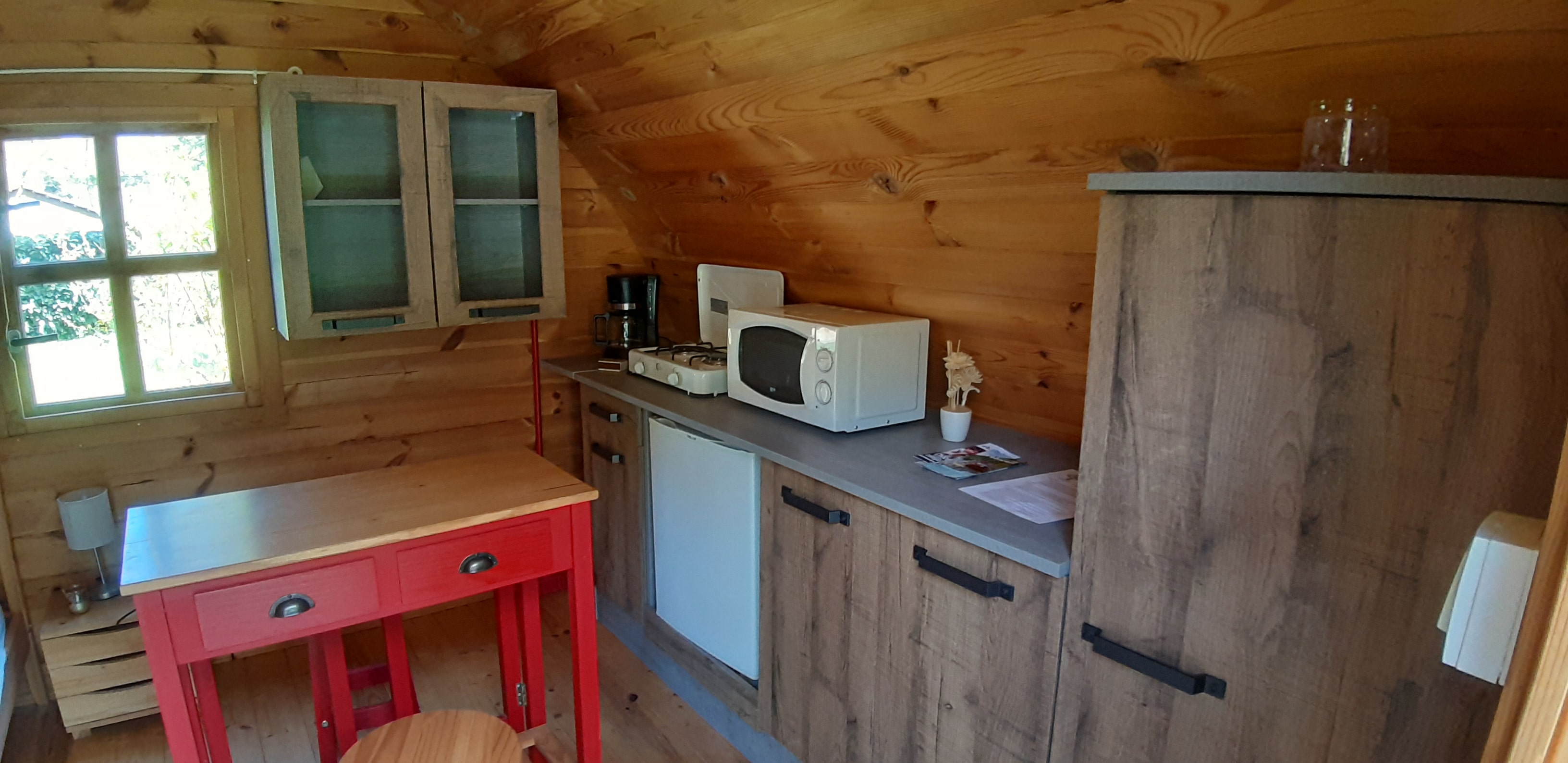 Un pod douillet pour une escapade en pleine nature à Arlebosc — espace de vie