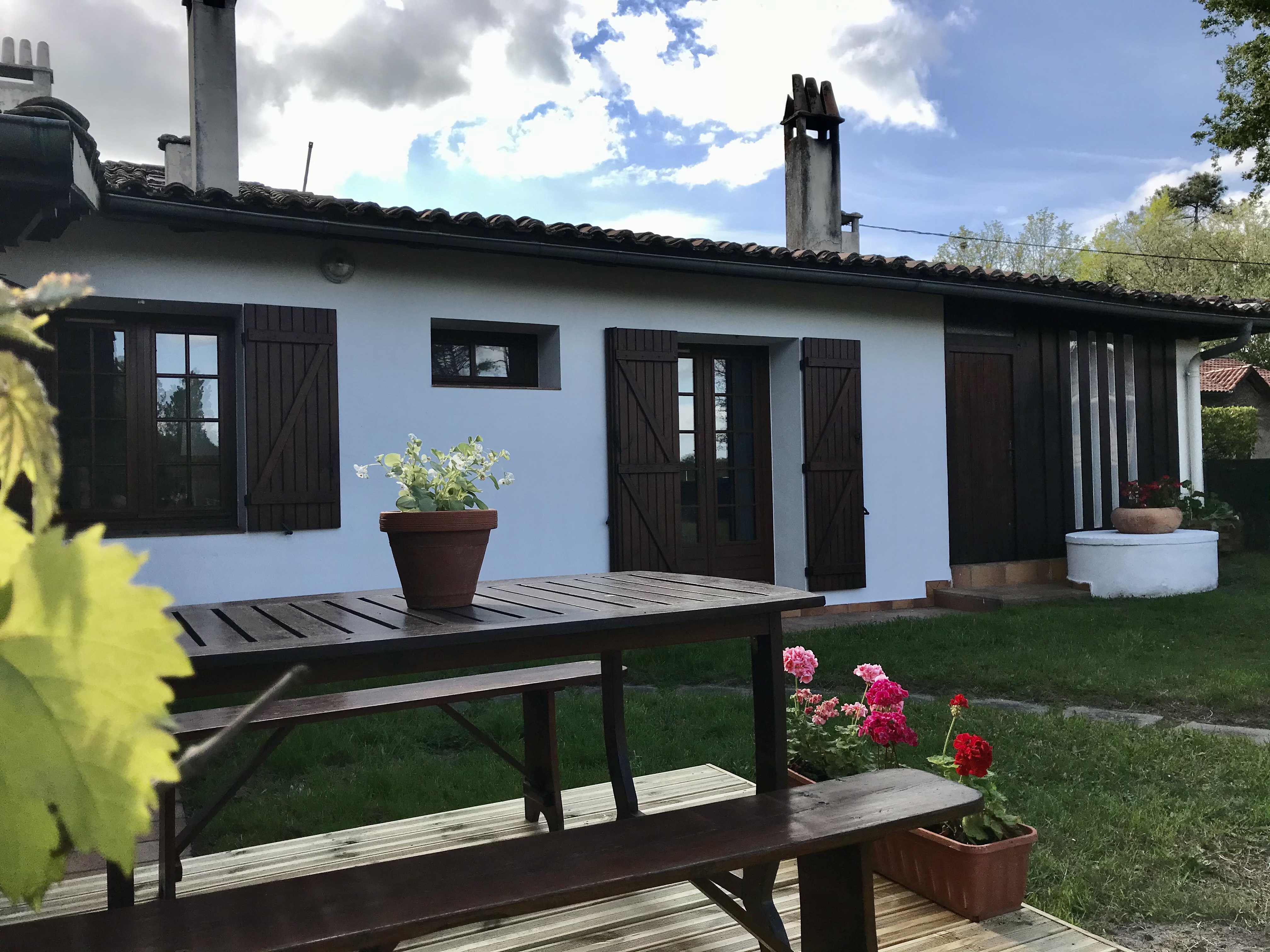 Maison insolite « Maisonnette du Lac Bucolique & Spa — Maison insolite avec spa à Gironde » — Marions (Gironde)
