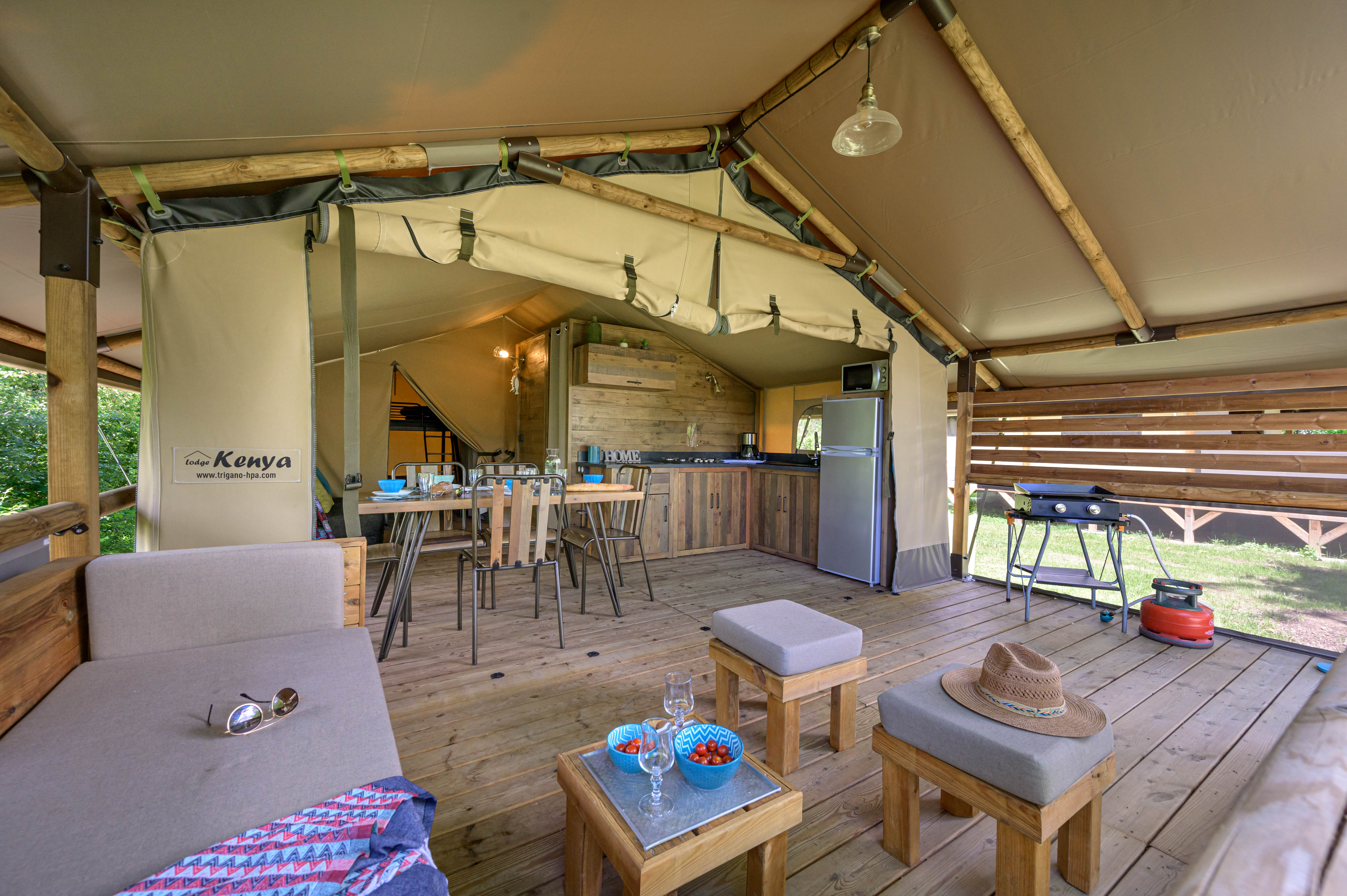 Lodge Kenya Vintage Confort — Tente lodge avec spa à Hauterives (Drôme)