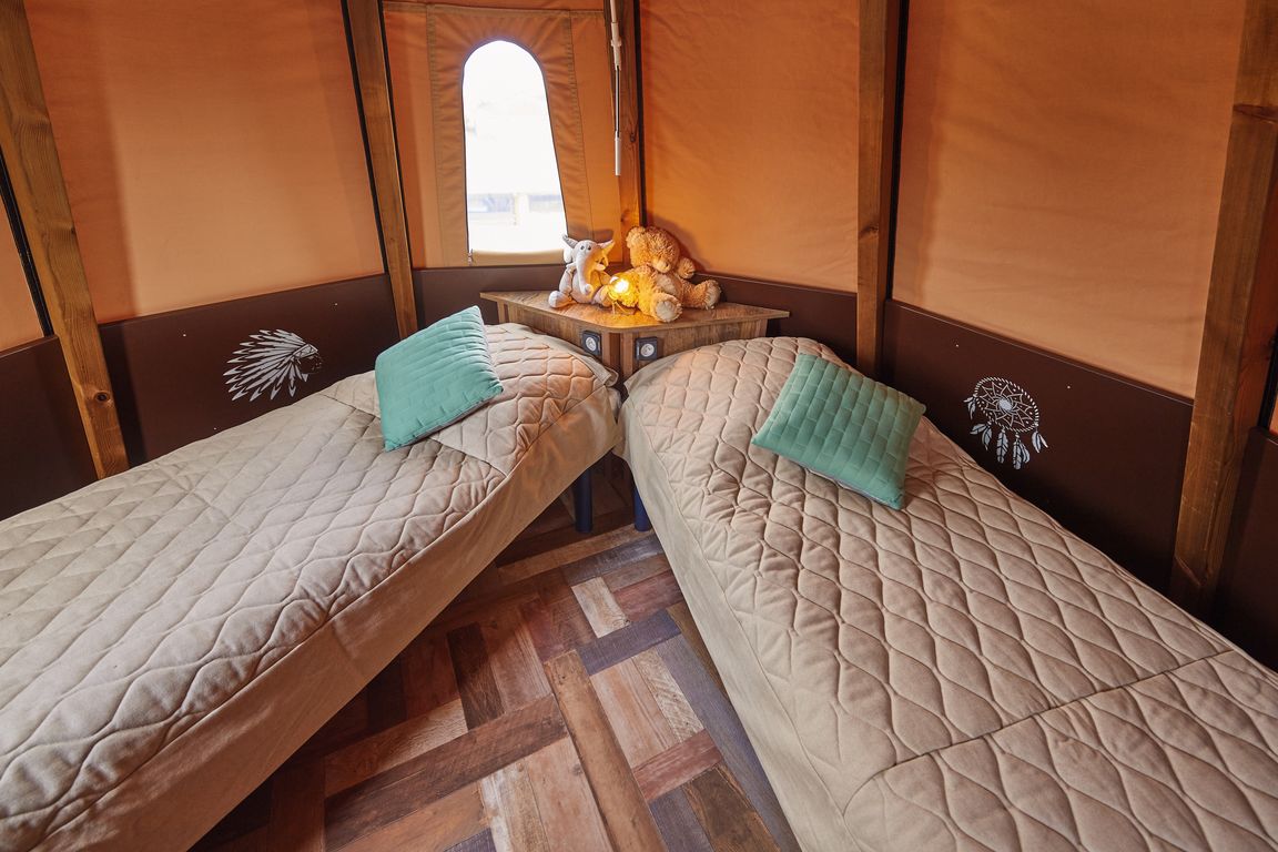 Tipi Nomade — Hébergement insolite avec spa à Lot à Cahors — espace de vie