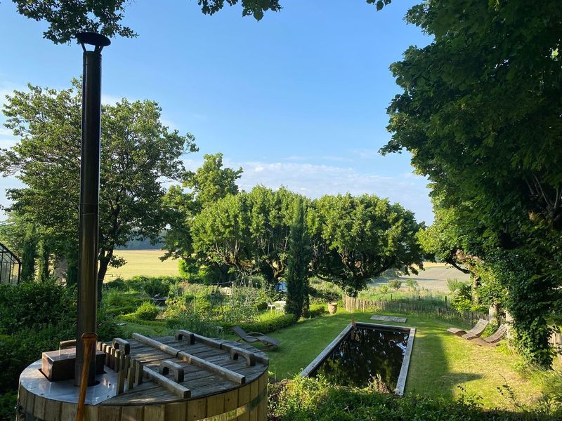 La Cabane de La Tortillère : une expérience suspendue dans les arbres à Marcay — détail architectural