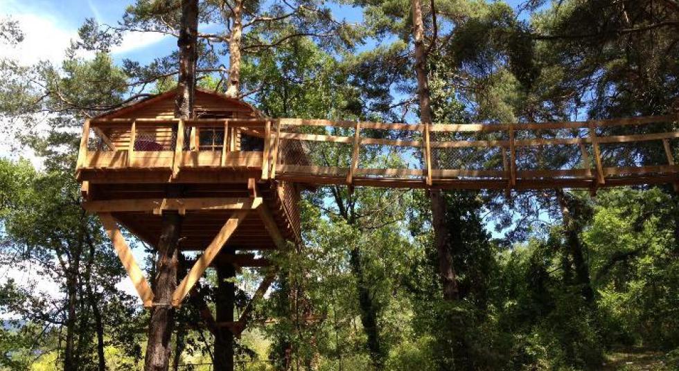 Photo 2/9 — Cabane « La Cabane de Camille : une expérience suspendue dans les arbres » à Beynes Provence-Alpes-Côte d'Azur