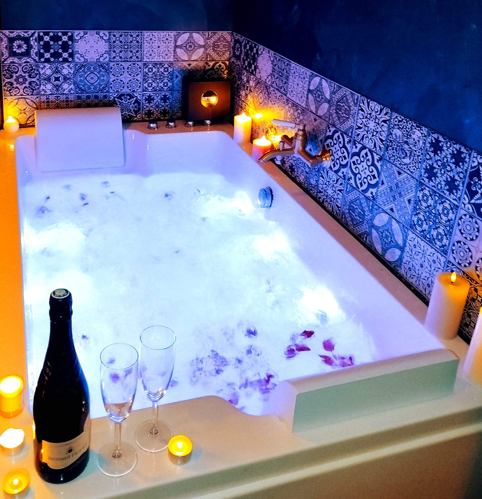 Évasion Scandinave Romantique — Maison insolite avec Spa XXL à Amiens à Amiens — vue intérieure
