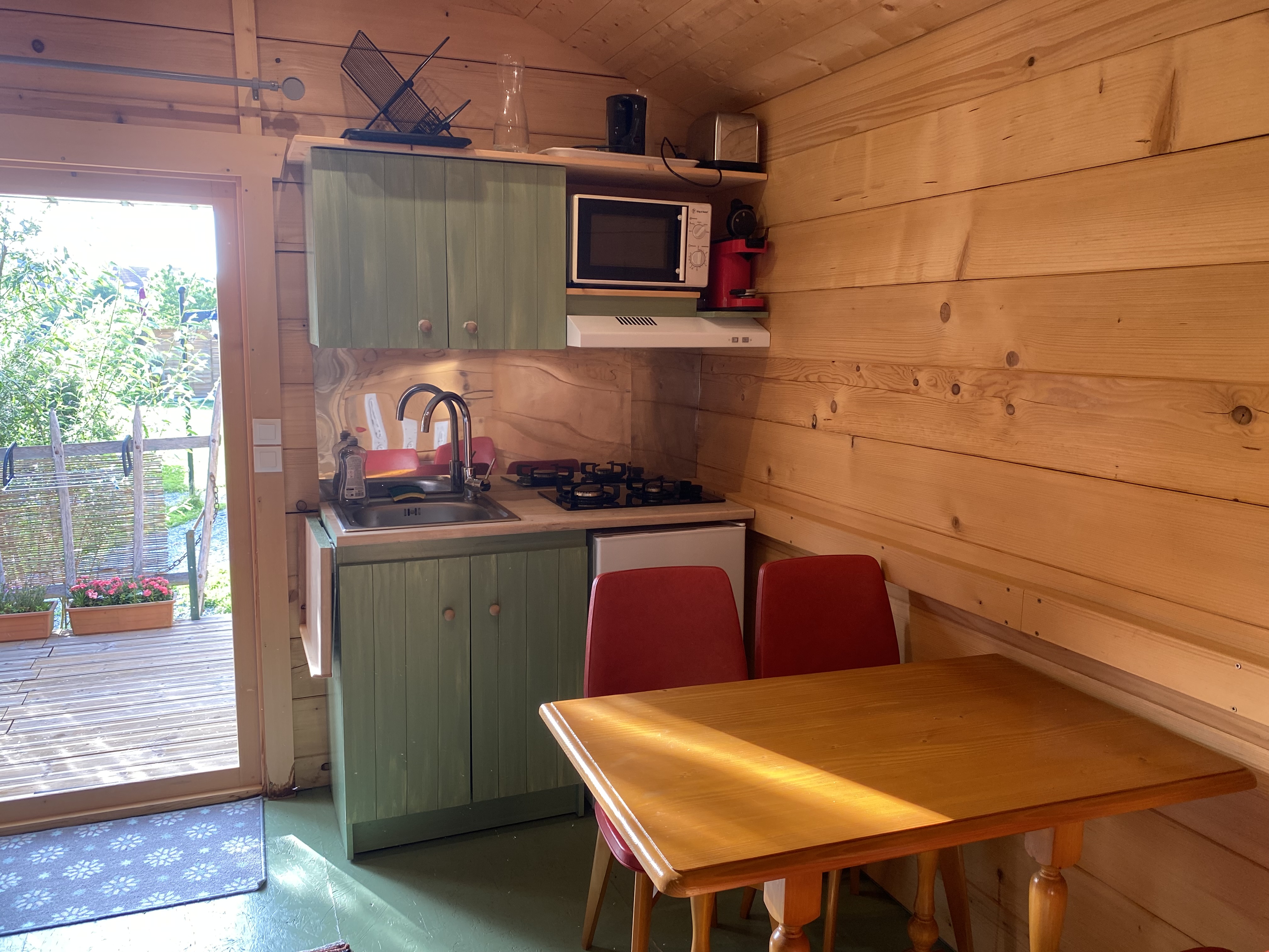 Tiny house 3-4 places — Séjour paisible avec spa à Puy-de-Dôme à Issoire — cuisine