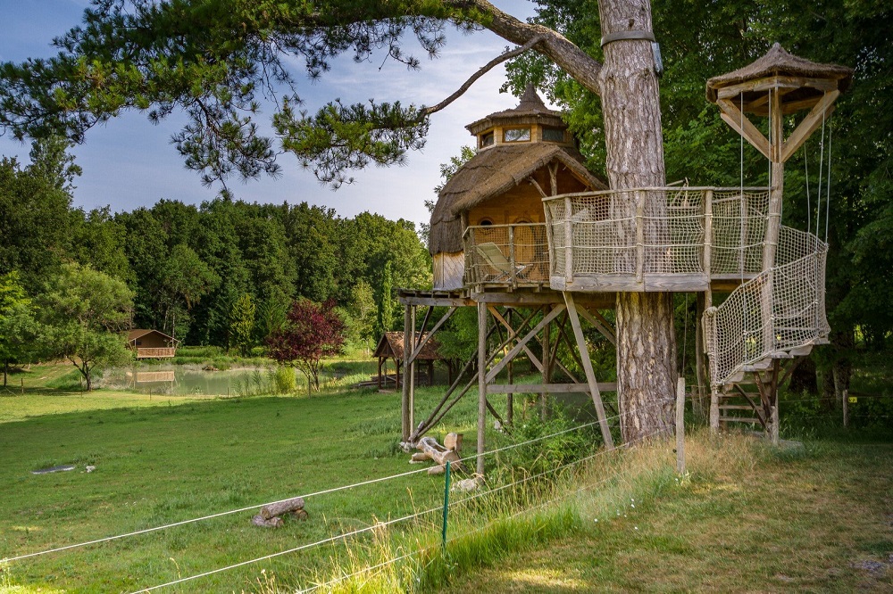 Évasion sensorielle dans une cabane spa sur pilotis