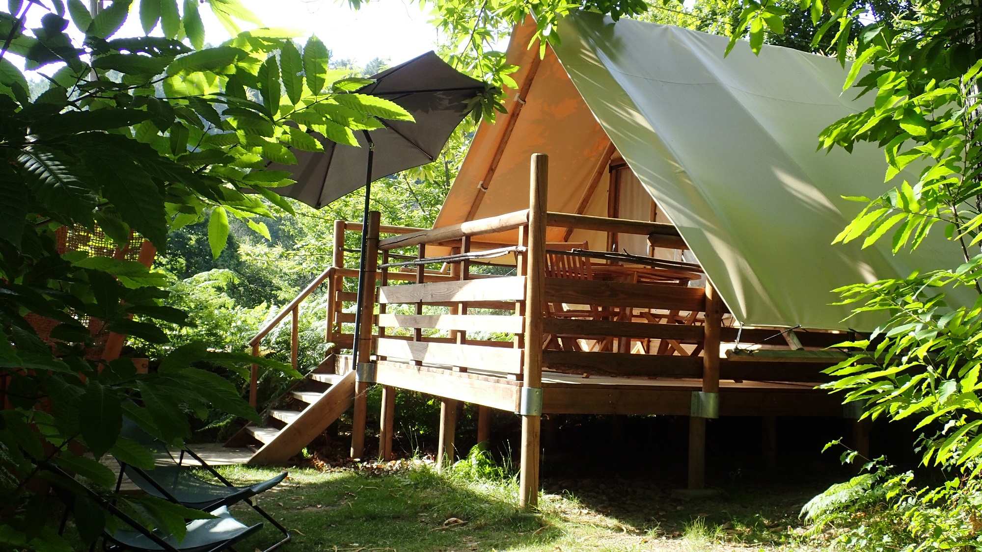 Cabane toilée sur pilotis — Séjour nature au Camping la Châtaigneraie en Ardèche