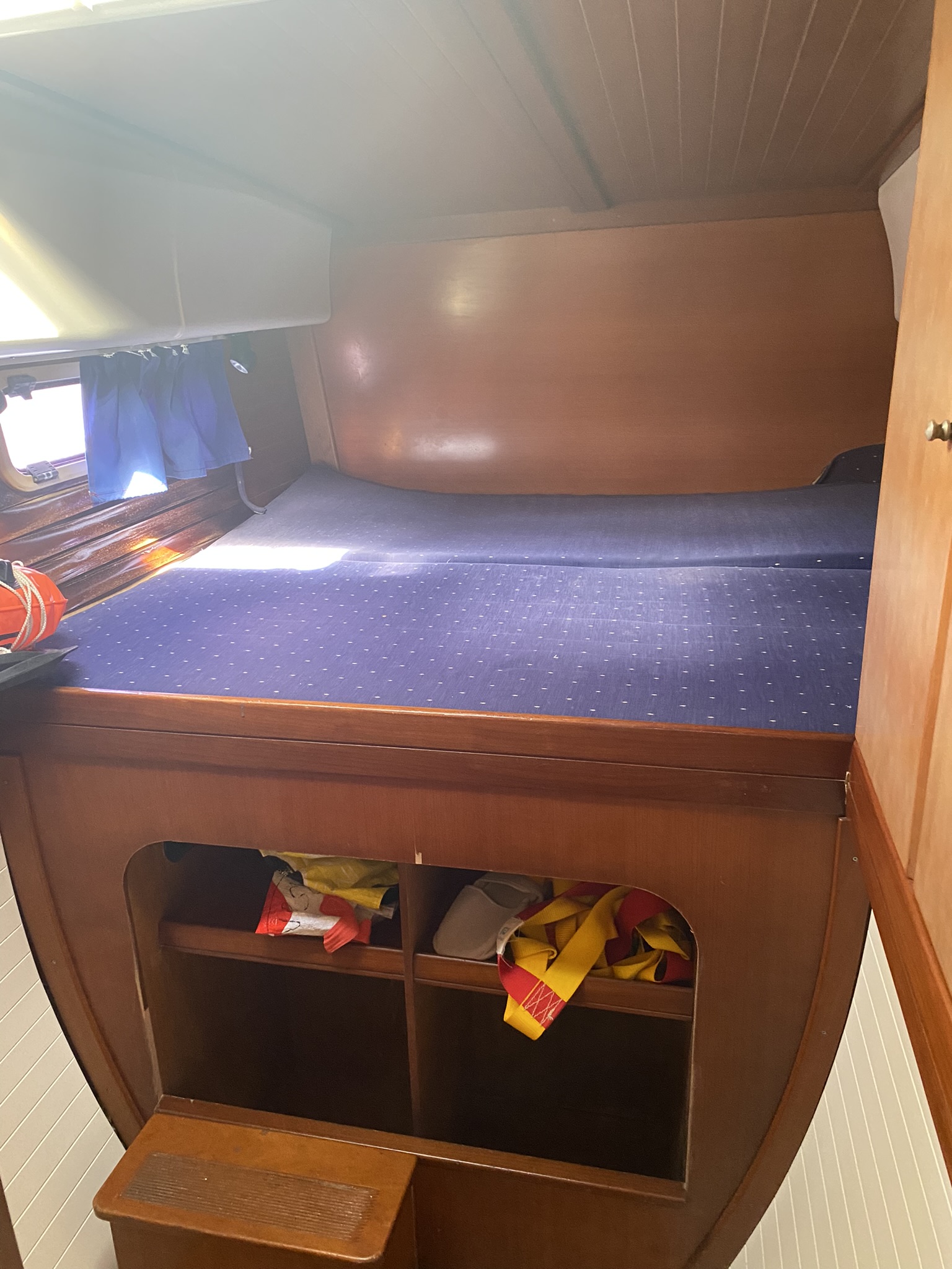 Cabine sur catamaran Lady ISIS : une expérience maritime en Martinique à Sainte-Anne — salle de bain