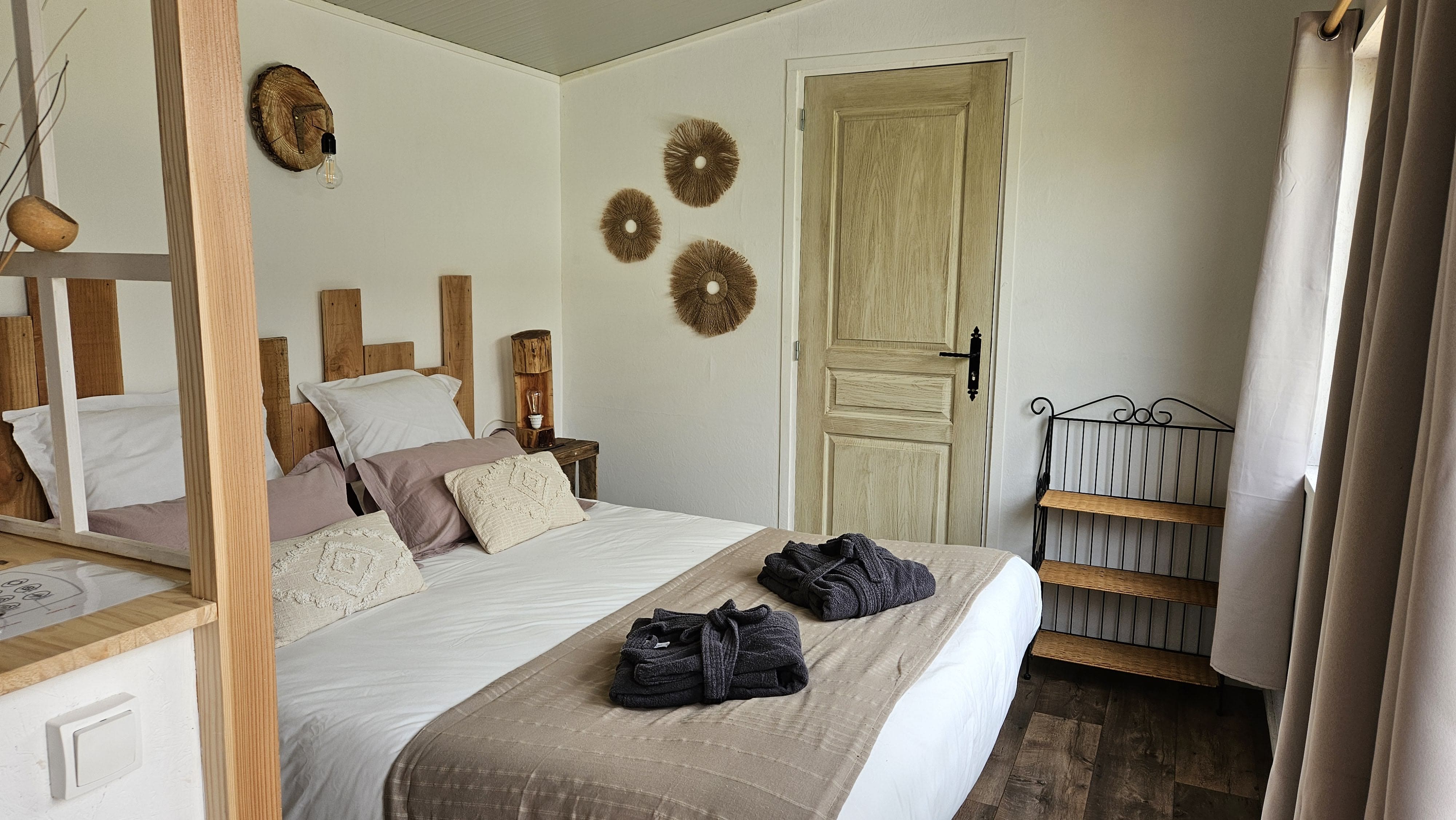 Lodge des sources & Spa : une cabane immersive en Auvergne à Viscomtat — cuisine