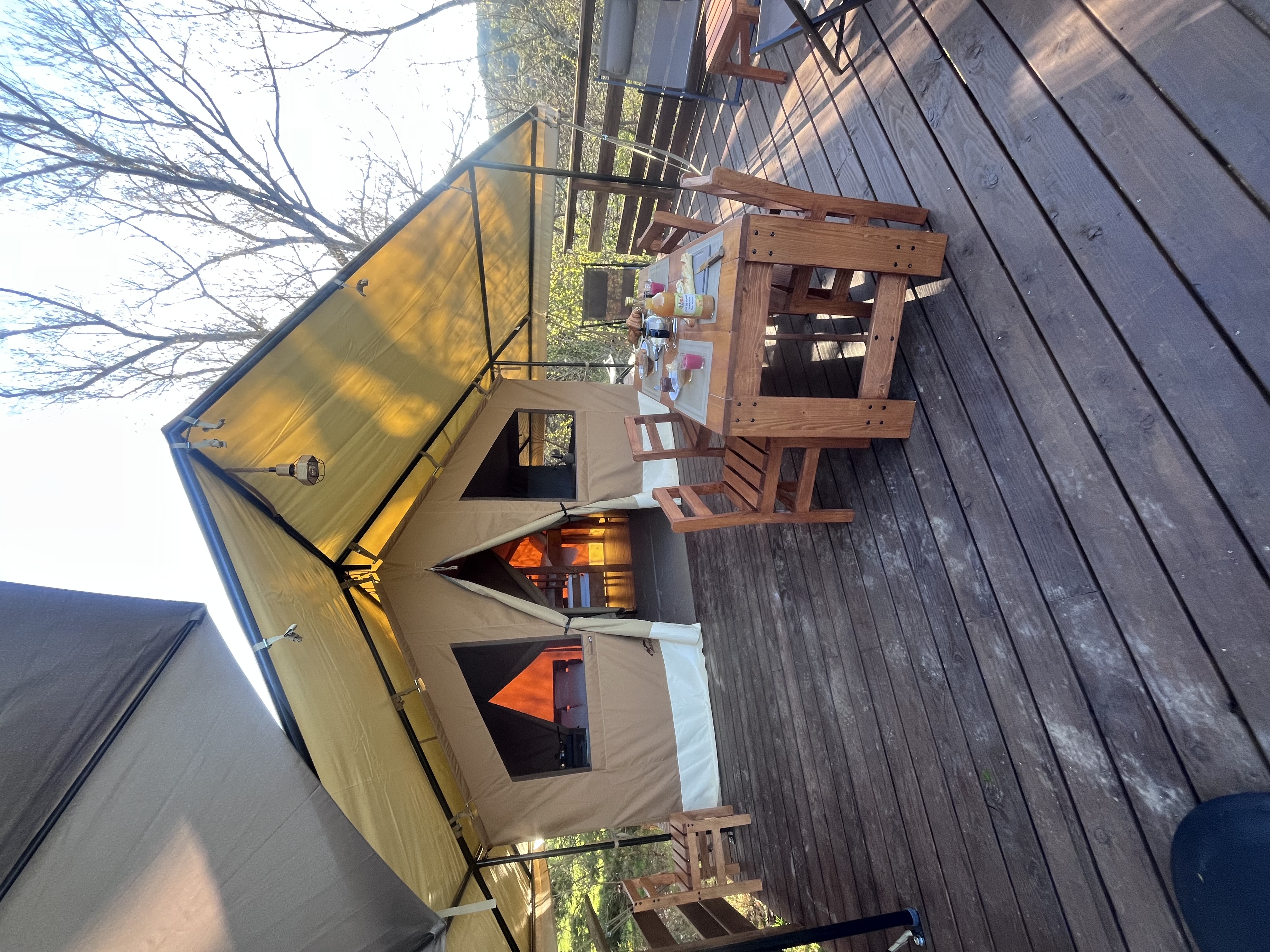 Aventura Lodge Solio — Lodge safari avec spa en Ardèche à Aubenas — vue intérieure