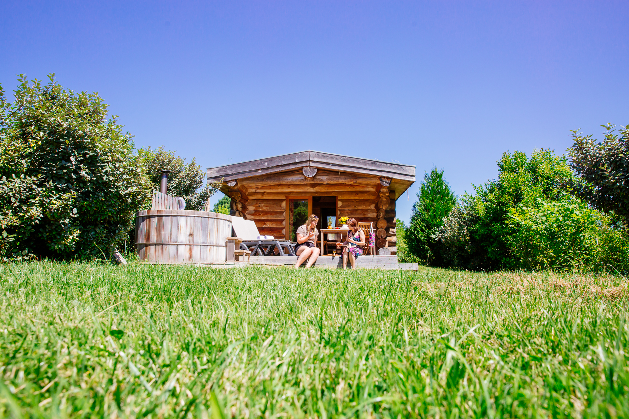 Cabane de Trappeur & Spa privatif — Nuit insolite à 205€/nuit en Gironde à Le Nizan — vue intérieure