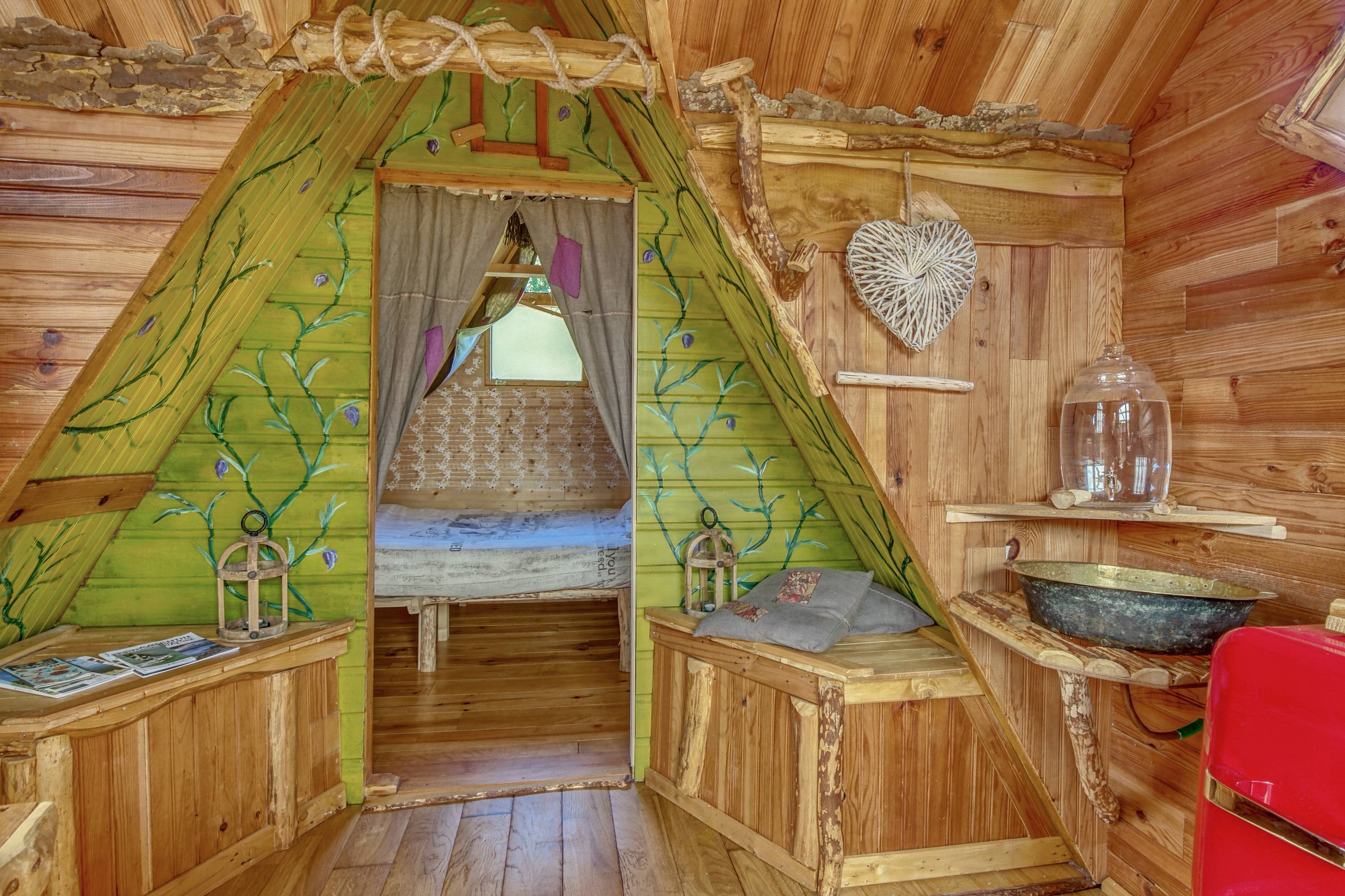 La Cahutte du P'tit Gris : une cabane au cœur de la nature normande à Fermanville — chambre