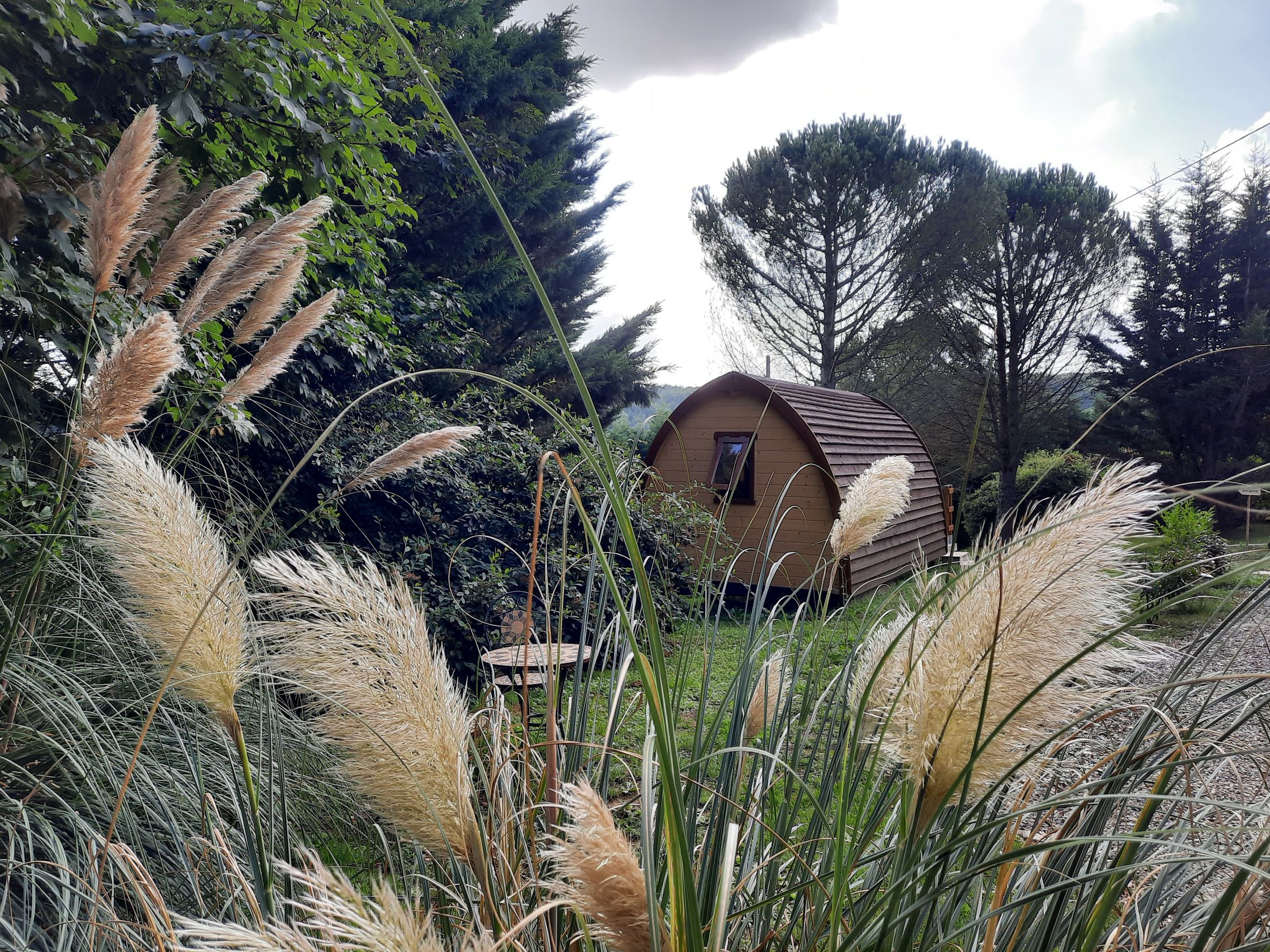Mégapod la Bergerie Insolite — Pod avec jacuzzi à Ariège à Foix — espace de vie