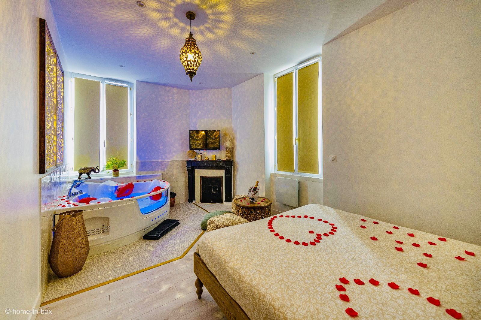 Suite 1001 nuits — Maison insolite avec Jacuzzi à Seine-et-Marne à Serris — vue intérieure
