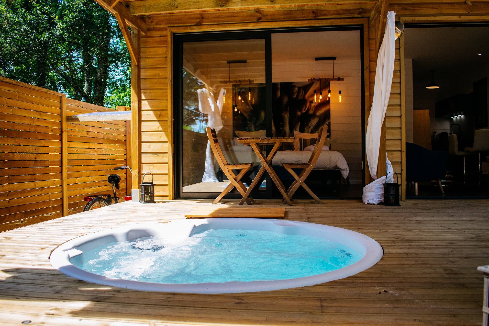 Cabane Spa : Évasion en Aquitaine à Audenge — espace de vie