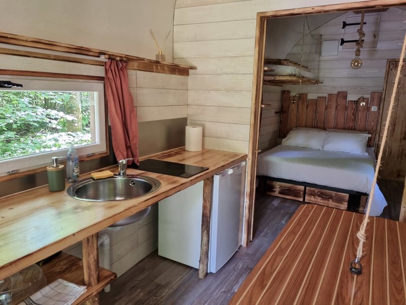 Cabane Navis — Hébergement insolite avec spa à Haute-Marne à Narcy — chambre
