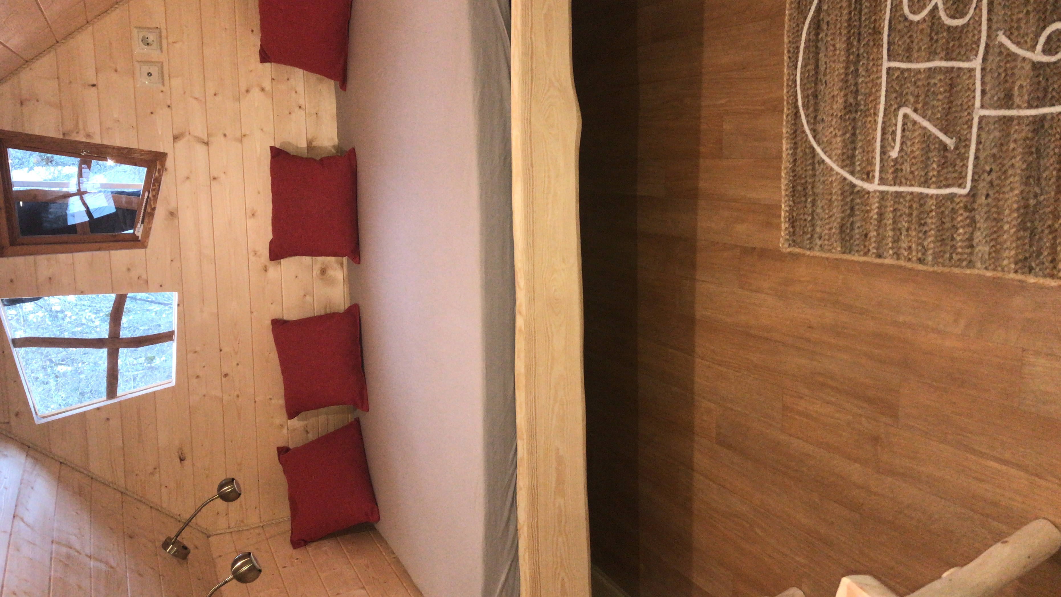 Cabane Carabosse : un séjour enchanteur en pleine nature à Cros De Géorand — chambre