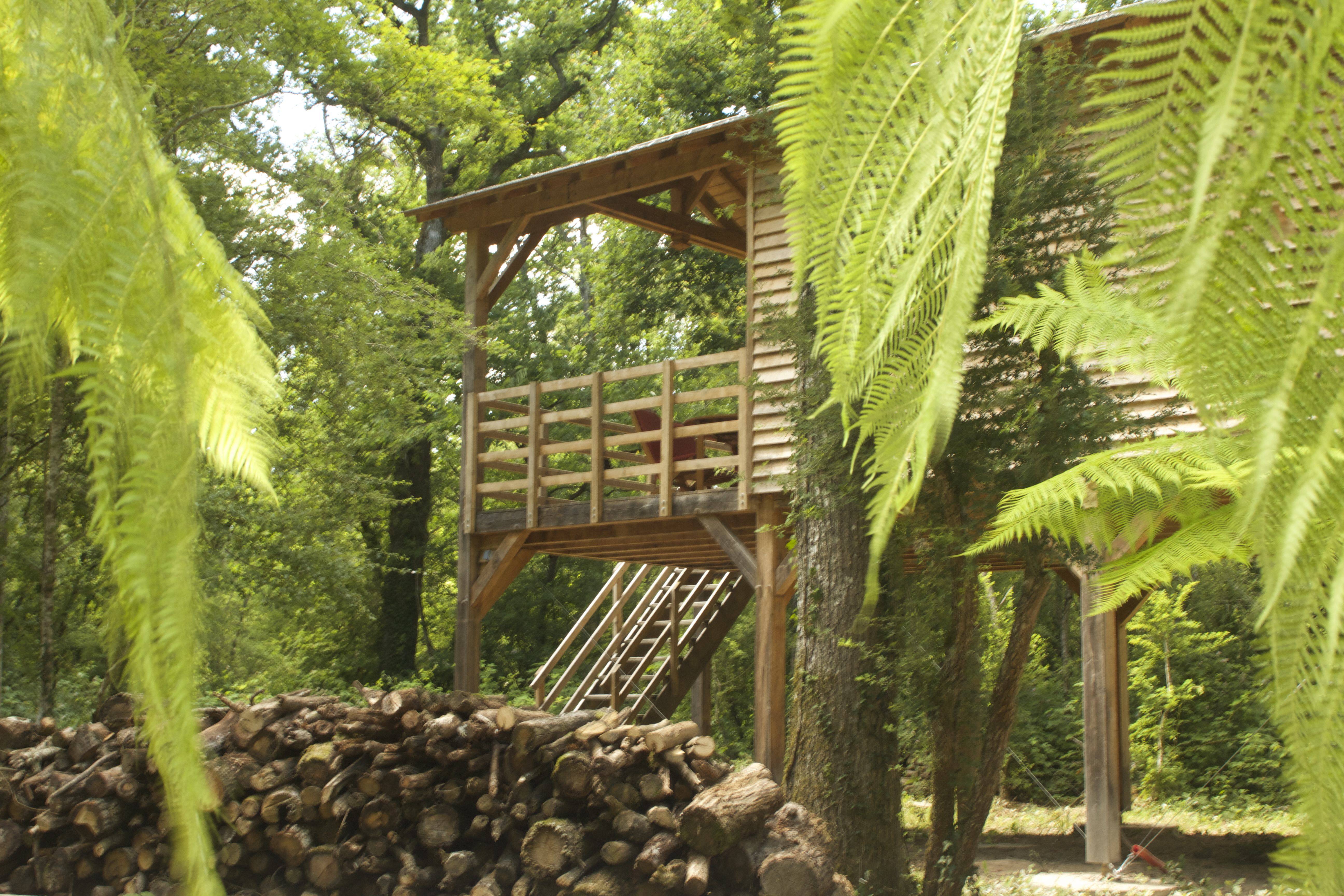 La Ligerienne : une cabane sur pilotis au cœur de la nature à Saint-Georges-Des-Sept-Voies — vue intérieure