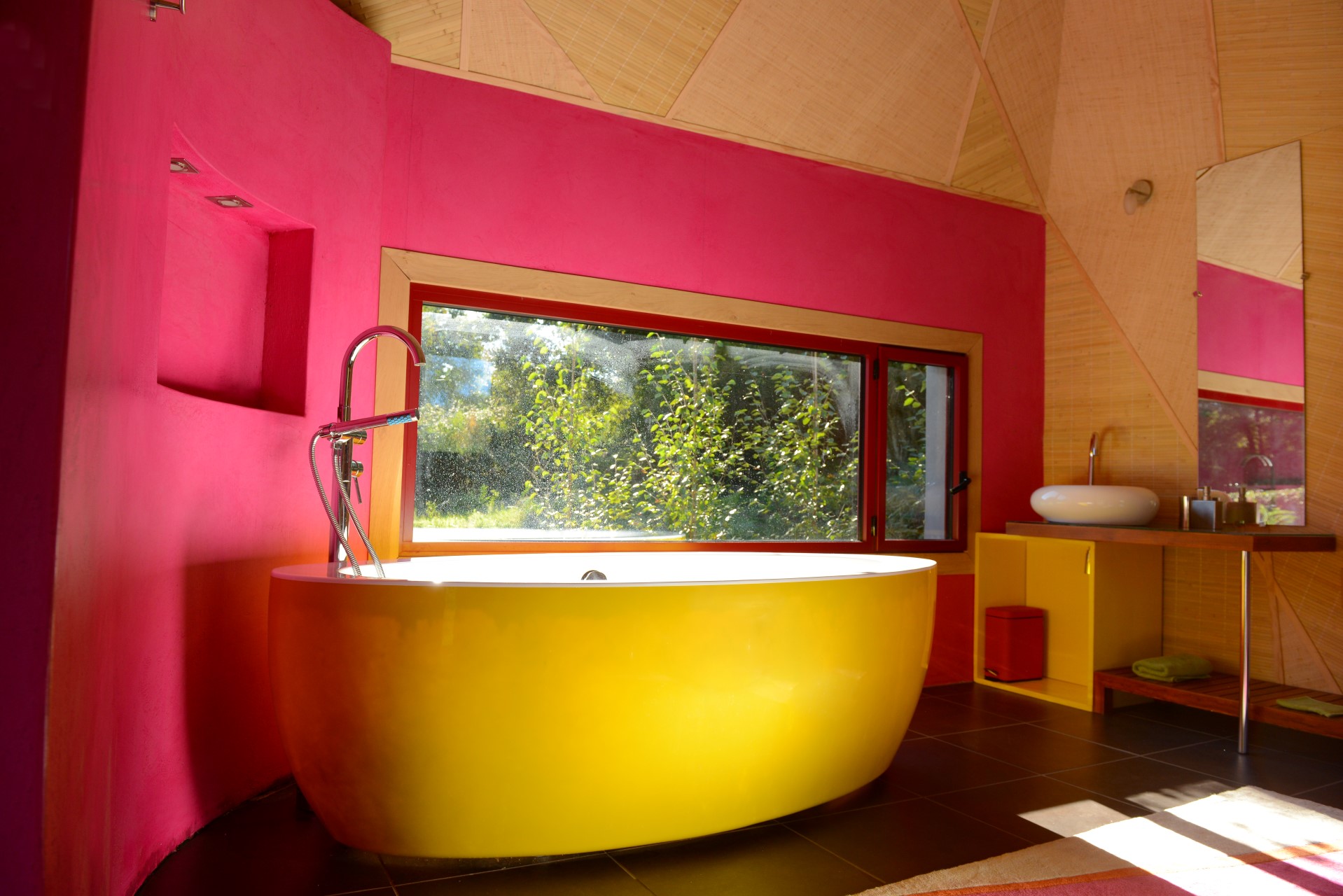 Lodge Nymphéa 1 : une évasion romantique en pleine nature à Les Epesses — vue depuis la terrasse