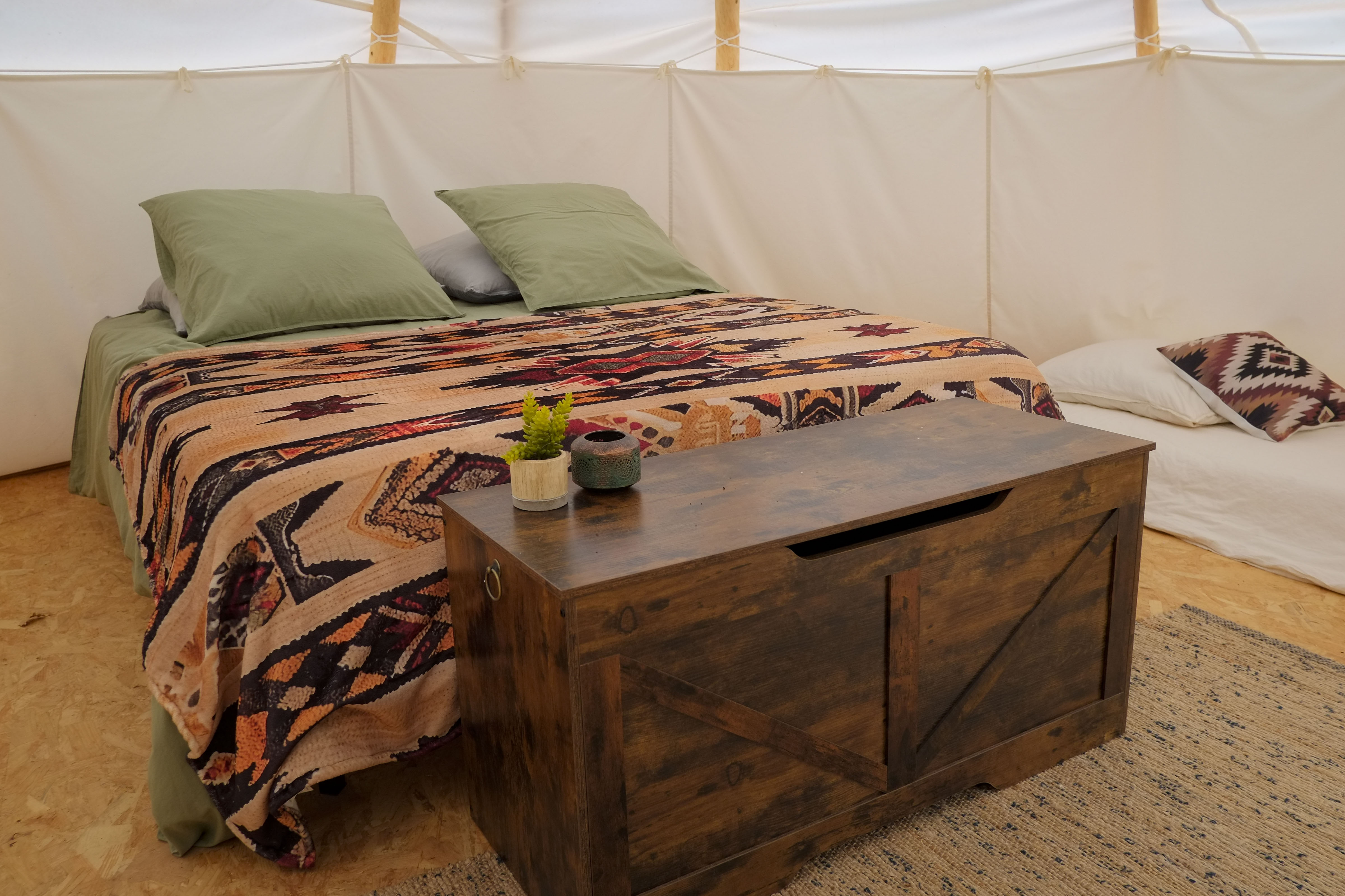 Tipi Jerolamo — Séjour nature sous un grand chêne à Hérault à Béziers — chambre