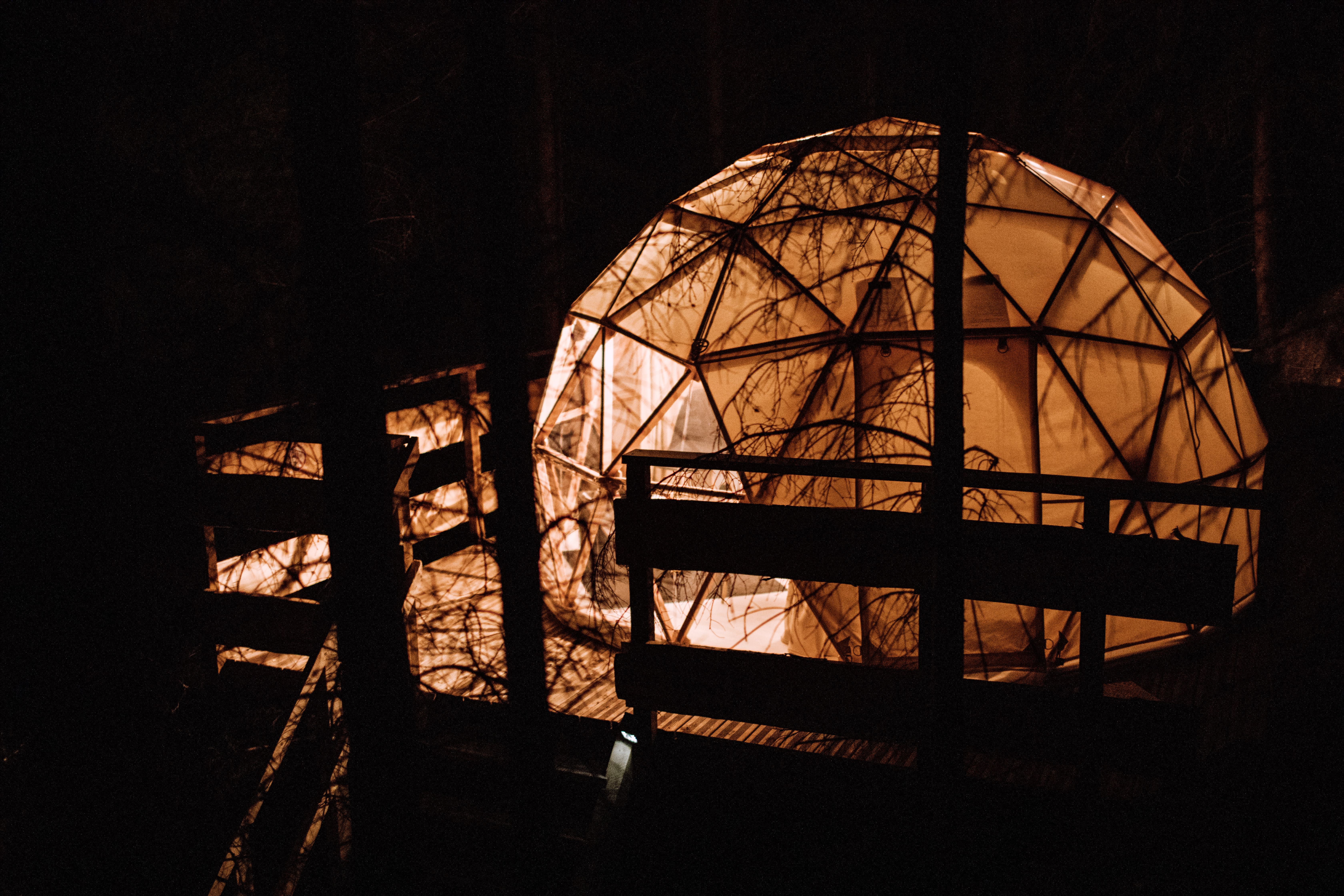Dôme Sunset — Nuit étoilée avec spa à Épinal (Vosges) à Le Syndicat — vue intérieure