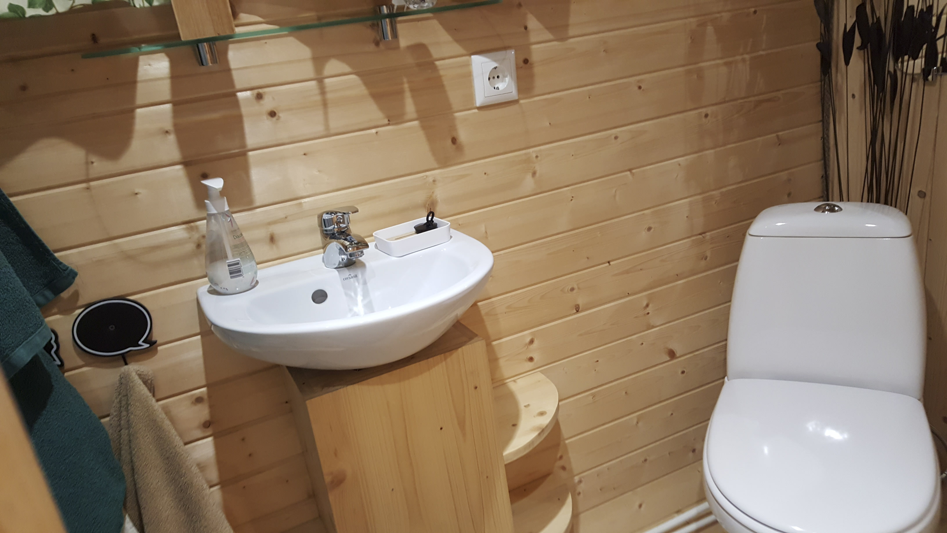 Évasion en roulotte : vivez la magie de la Lorraine à Raon Aux Bois — salle de bain