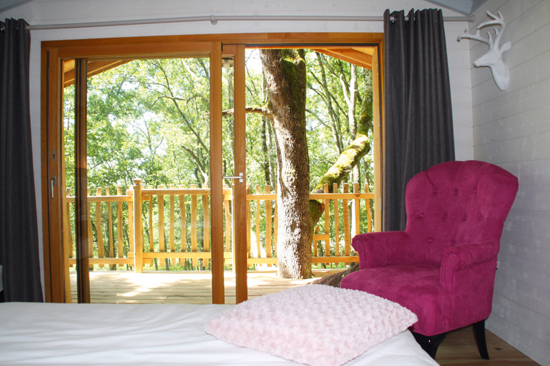 Cabane Camille : une immersion dans les arbres en Aquitaine à Monsac — salle de bain