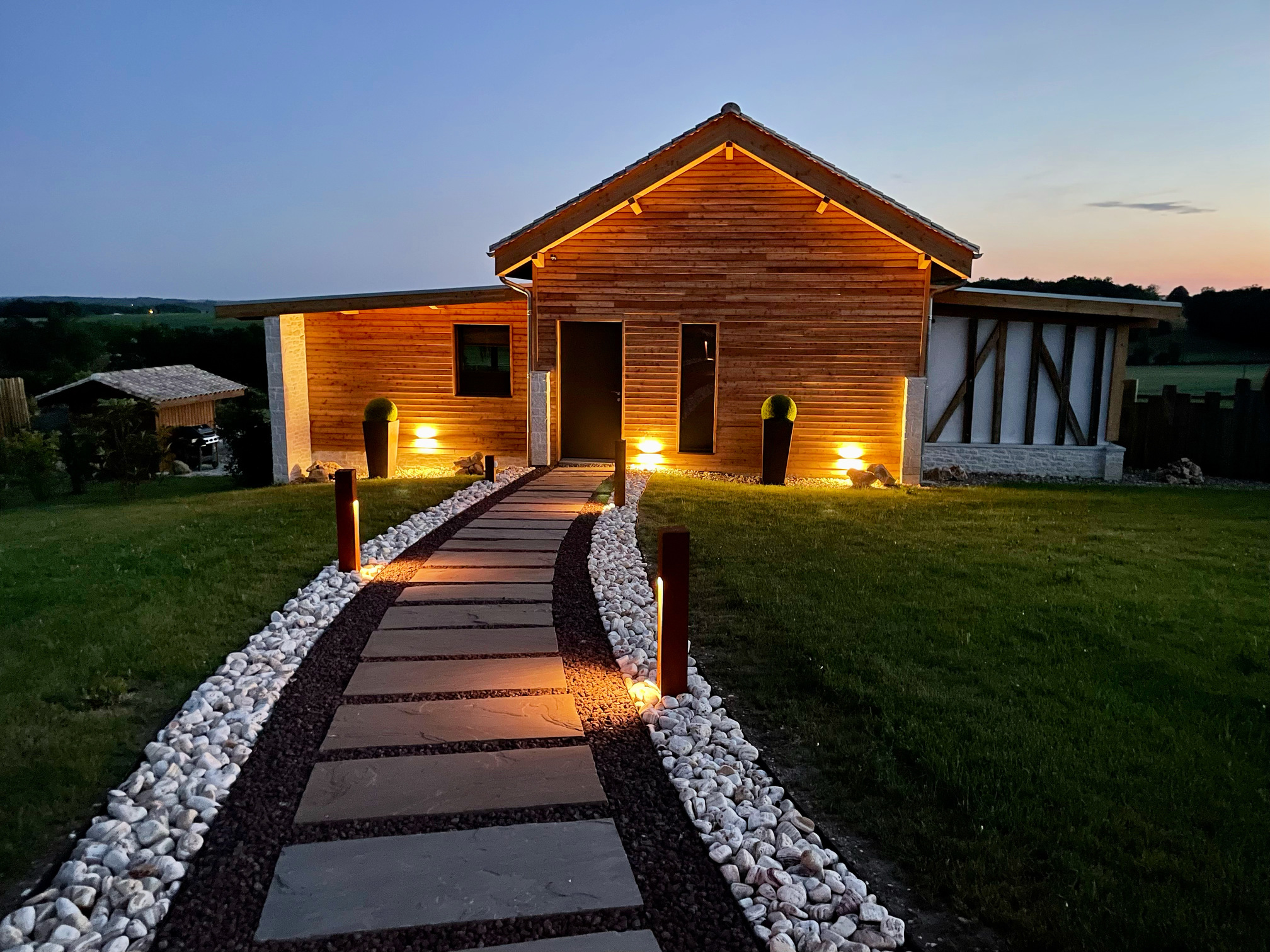 L'Orée du Bois : une suite de luxe avec spa privatif à Eymet — espace de vie