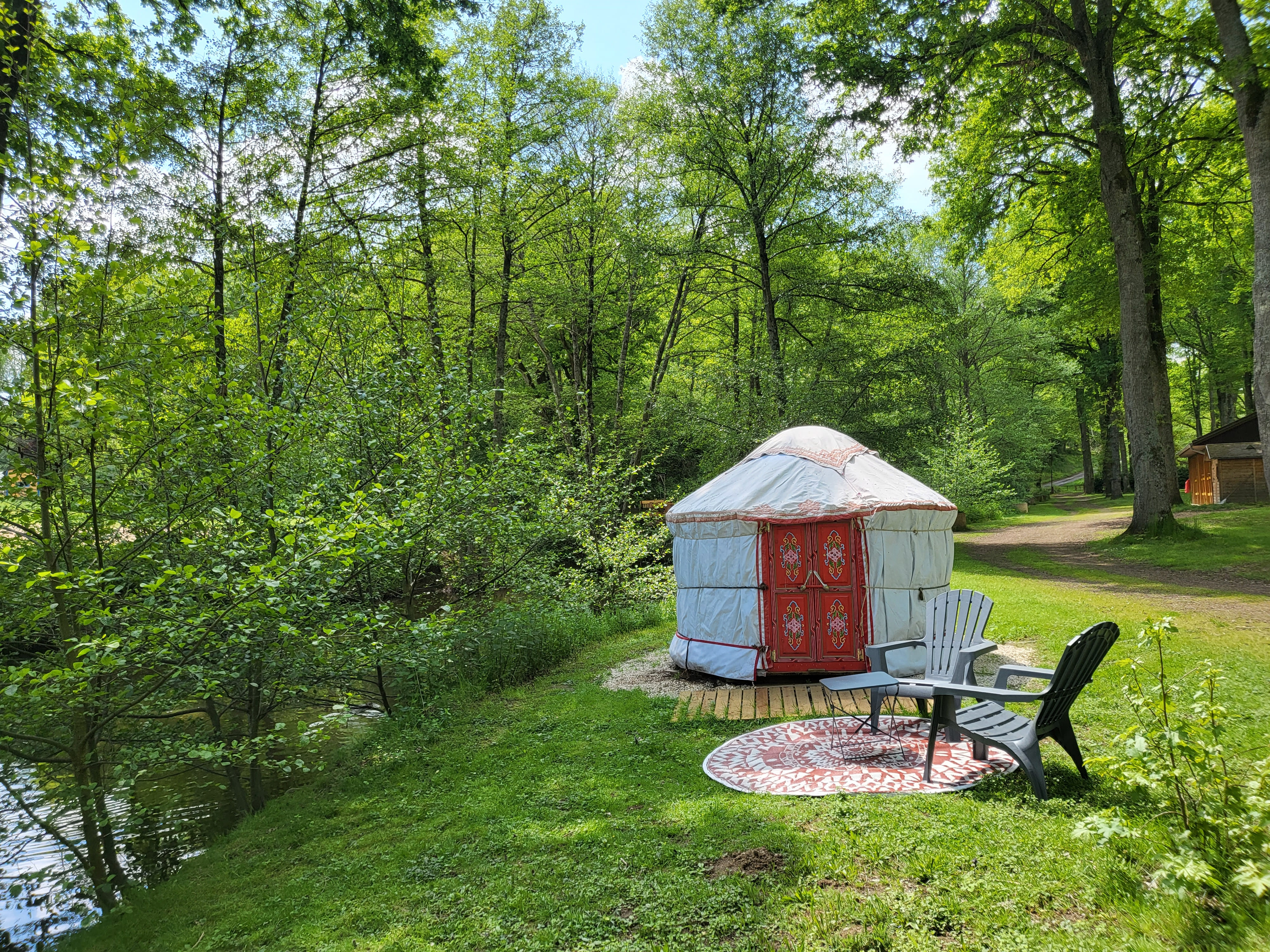 Évasion en mini yourte au cœur de l'Auvergne à Huriel — cuisine