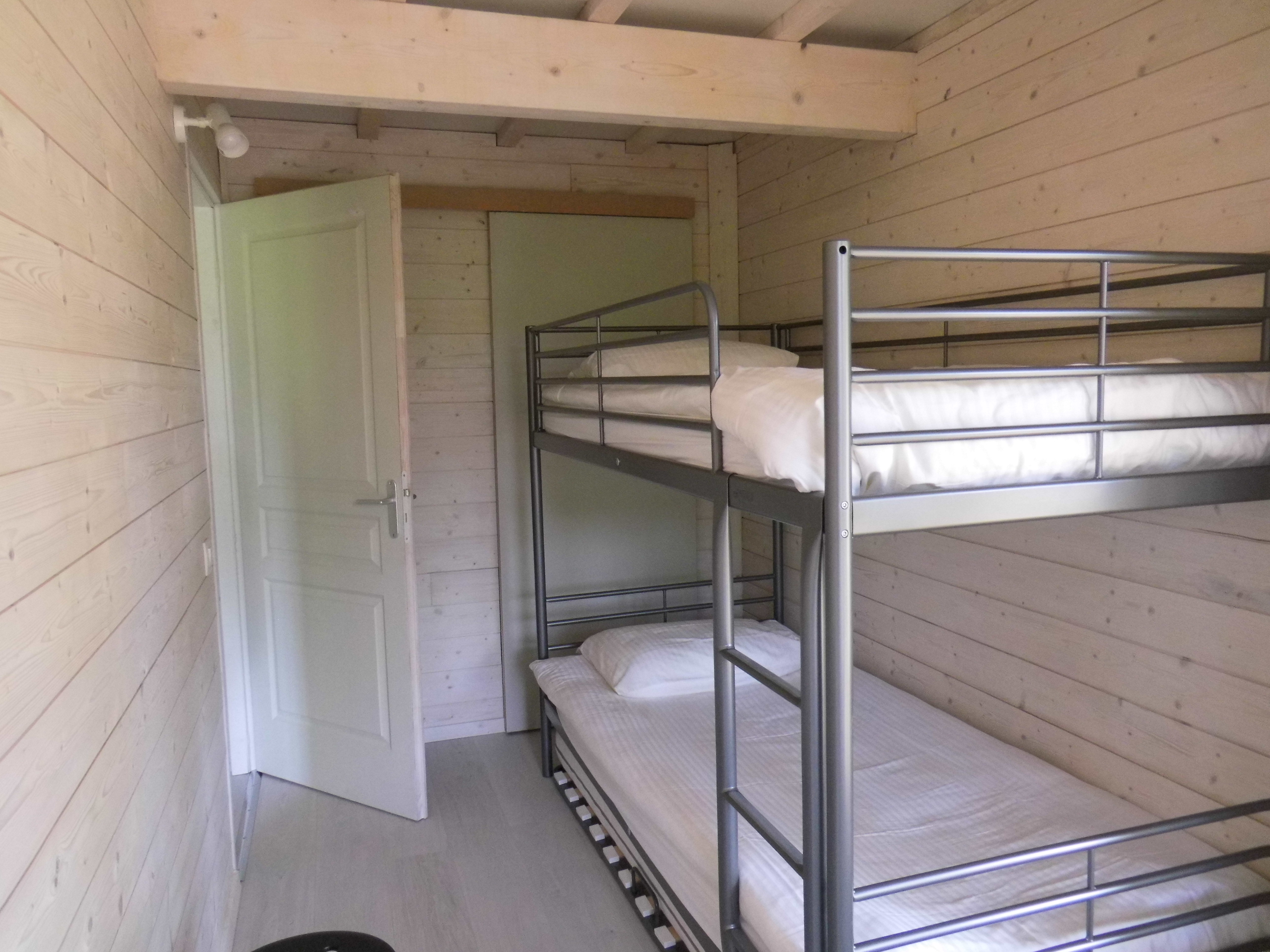 Cabane perchée à 3 m : une immersion dans les cimes de l'Aquitaine à Biron — salle de bain