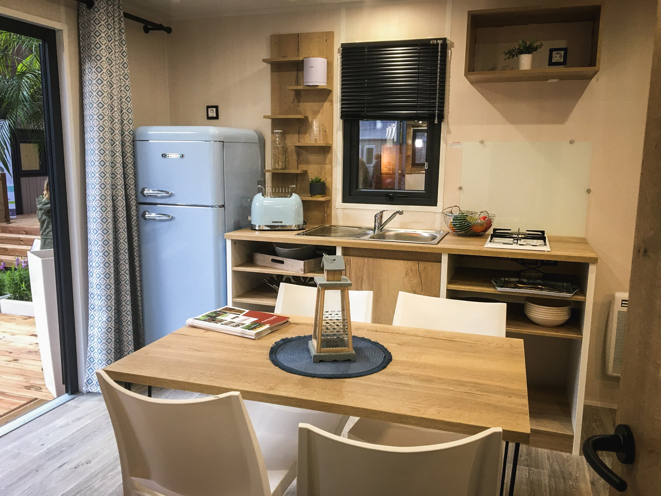 Cabanon du Lac — Tiny House avec vue sur le lac à Gers à Riguepeu — vue intérieure
