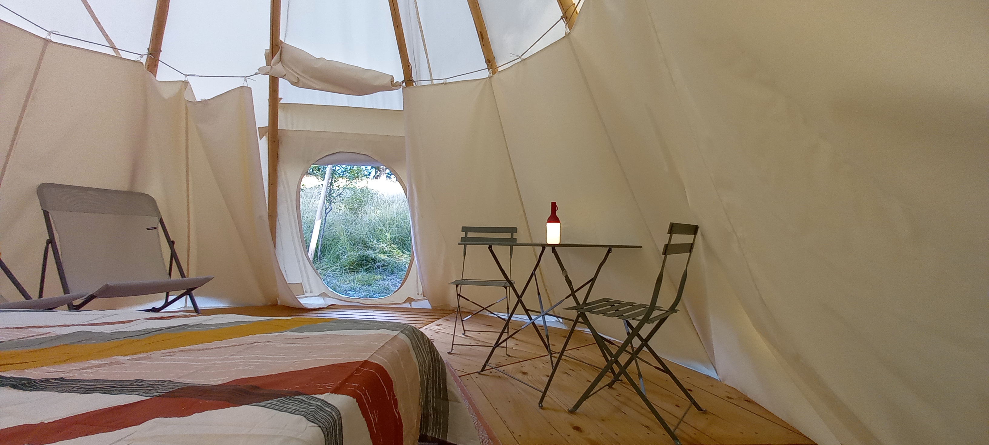 Le Tipidylle : un tipi enchanteur au cœur de la nature à Savonnières — espace de vie