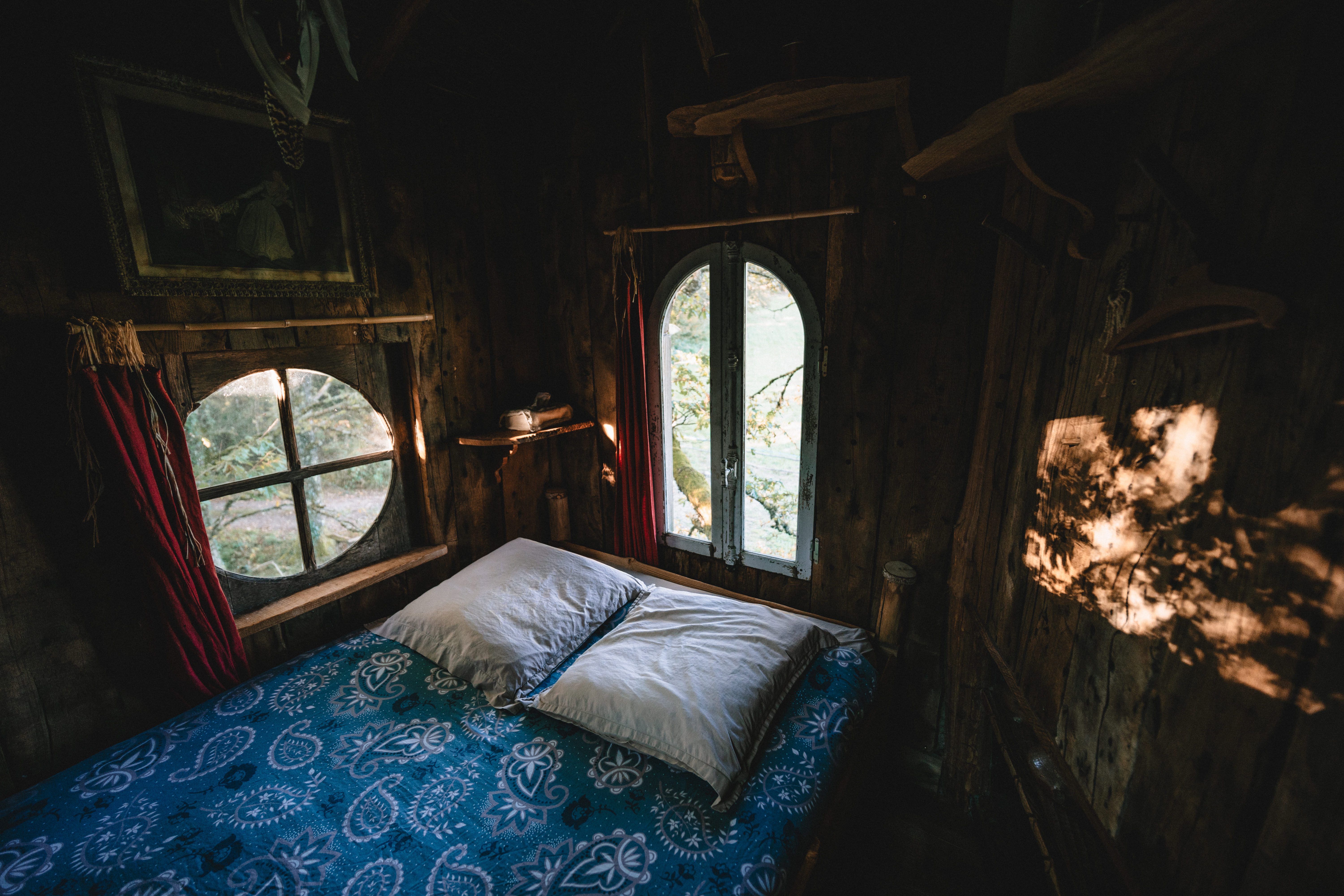 La cabane Peyrade — Nuit perchée à 6m dans les arbres en Corrèze à Brive-la-Gaillarde — vue intérieure