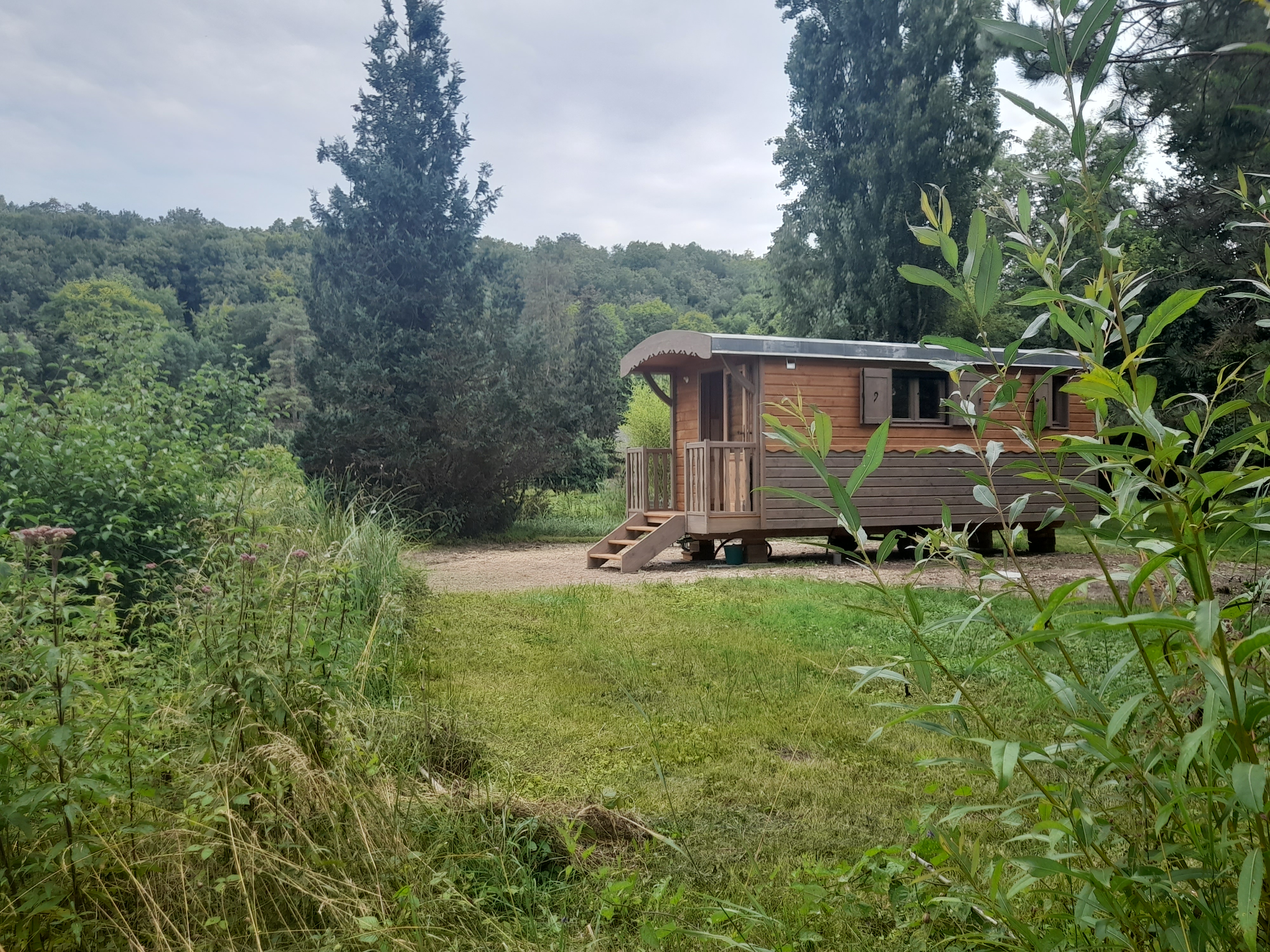 La roulotte des sources de Gulène — Roulotte avec spa à Yonne à Auxerre — vue intérieure