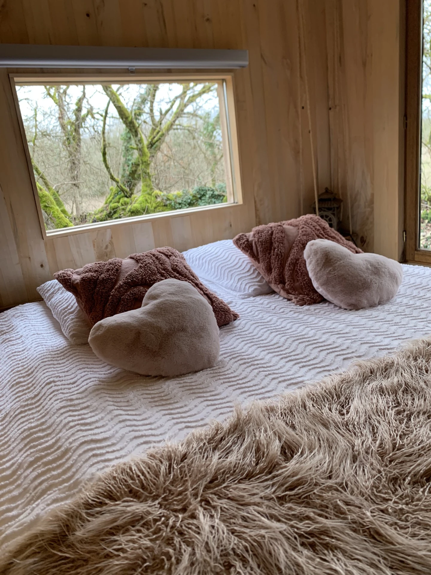Cabane insolite avec spa privatif — Séjour relaxant dans le Lot à Saint-Cirgues — détail architectural