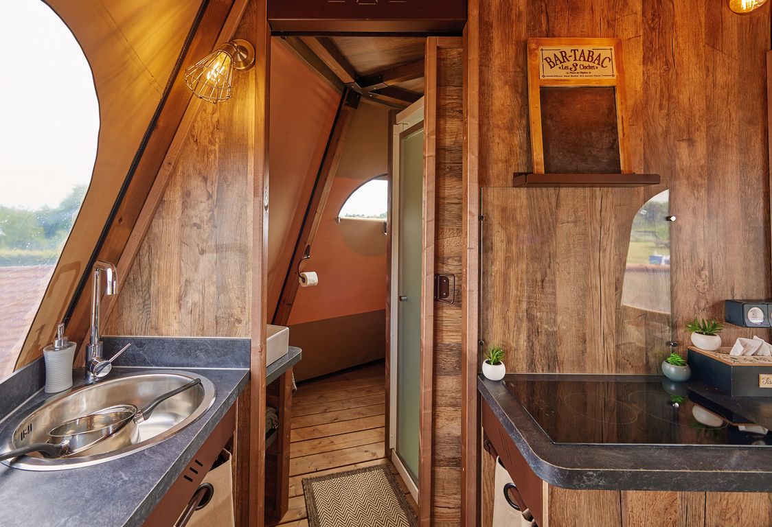 Tipi Nomade — Hébergement insolite avec spa à Lot à Cahors — cuisine