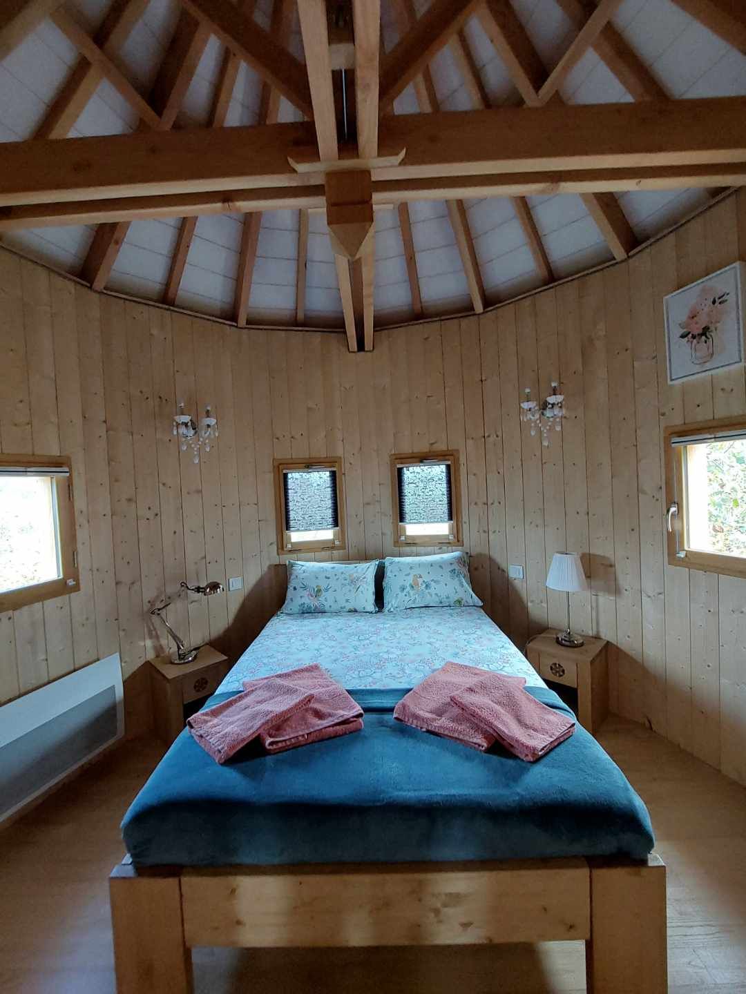 Cabane Médiévale — Château avec spa à Vercors, Drôme à Saint-Jean-En-Royans — vue depuis la terrasse